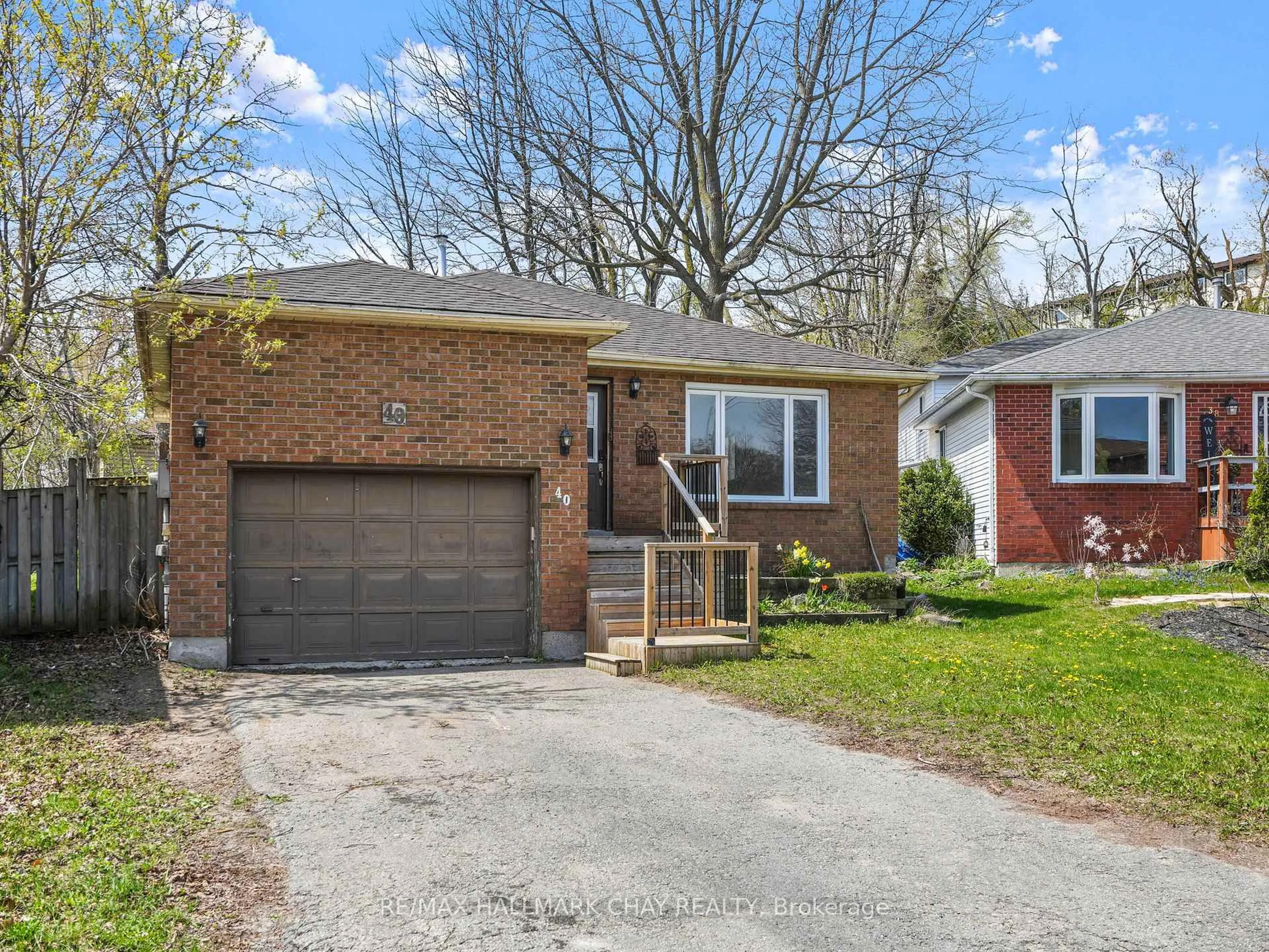Home with brick exterior material, street for 40 Engel Cres, Barrie Ontario L4N 6K5