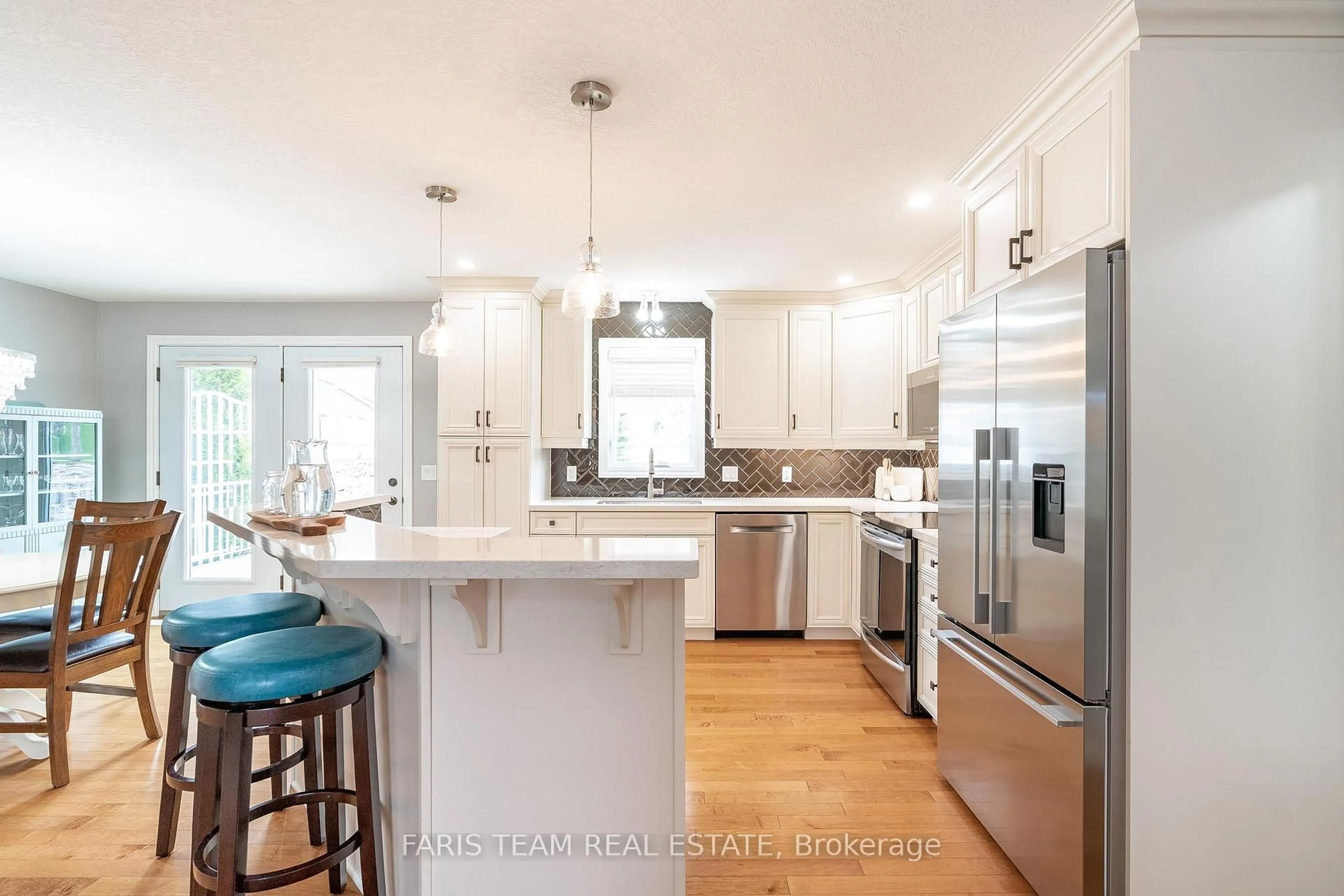 Open concept kitchen, unknown for 1 Gidley Crt, Penetanguishene Ontario L9M 0A7
