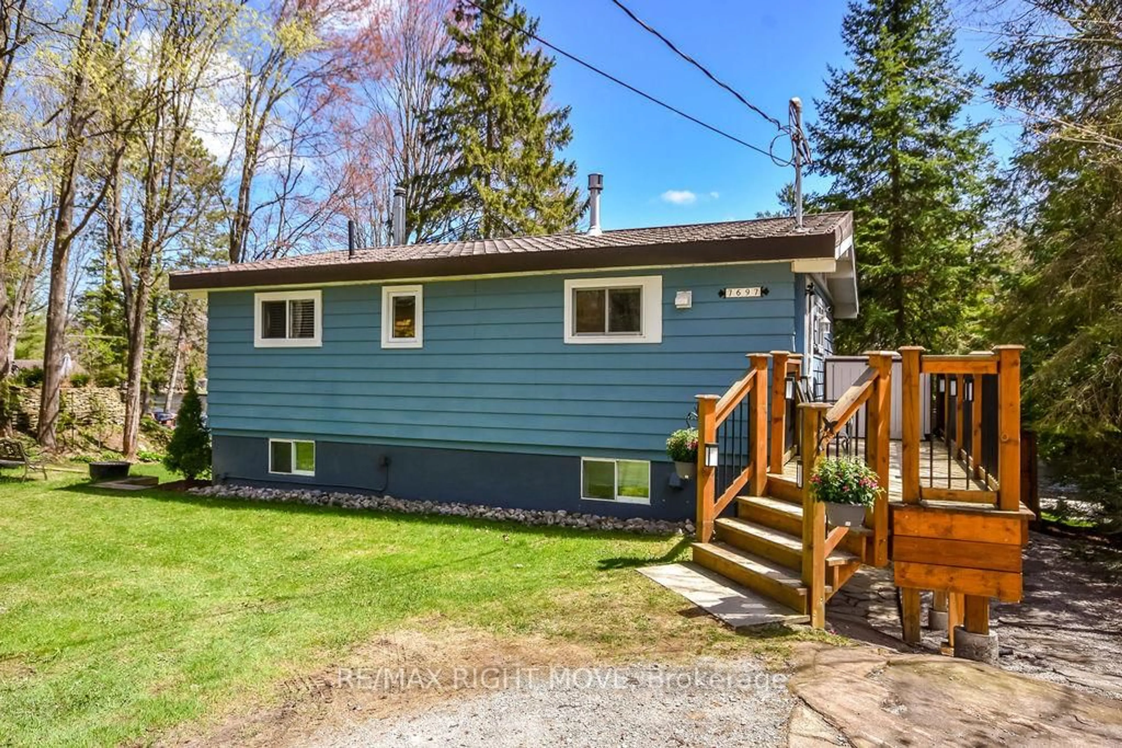 Home with vinyl exterior material, street for 7697 West River Rd, Ramara Ontario L0K 2B0