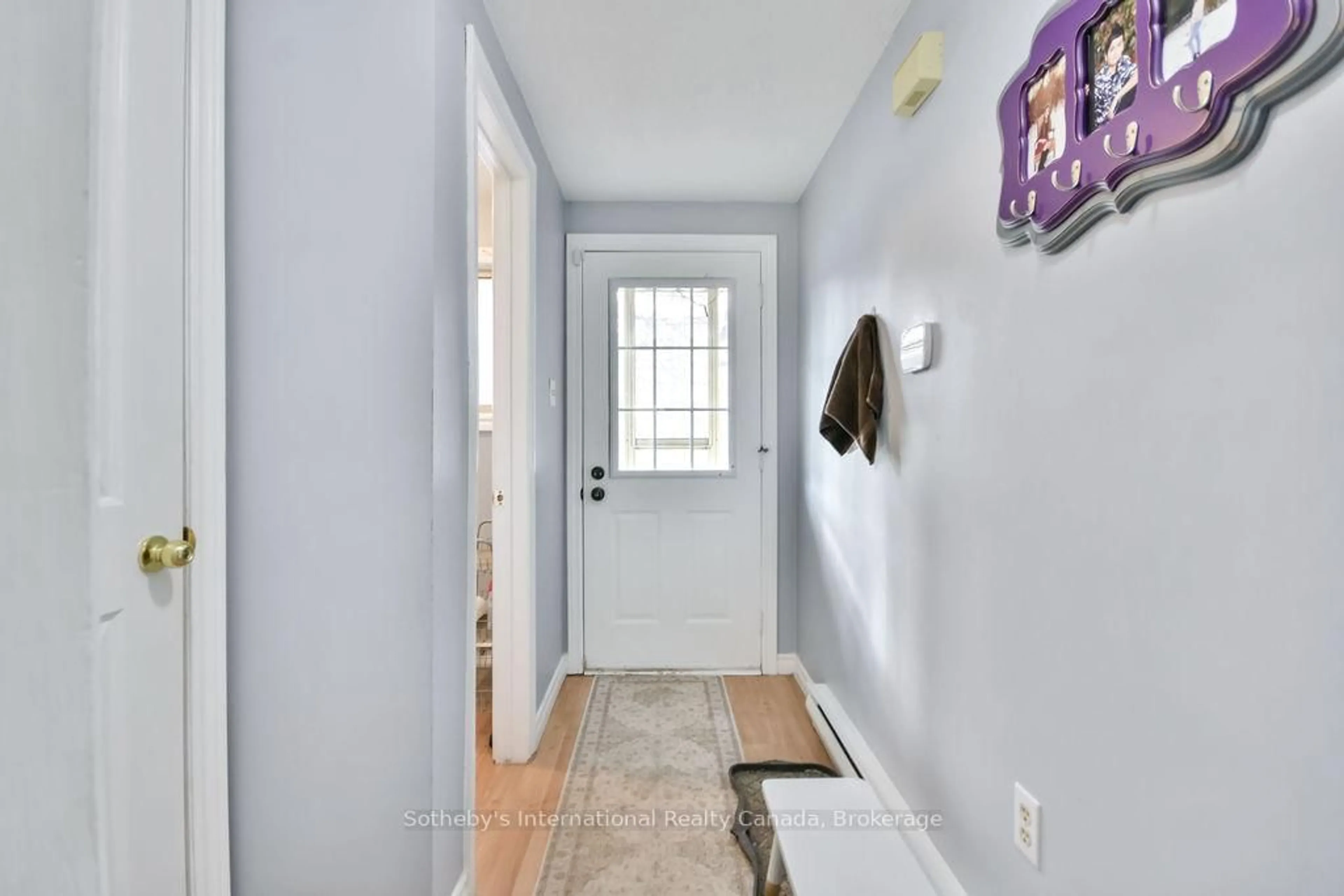 Indoor entryway for 112 Loggers Ru #38, Barrie Ontario L4N 6X1