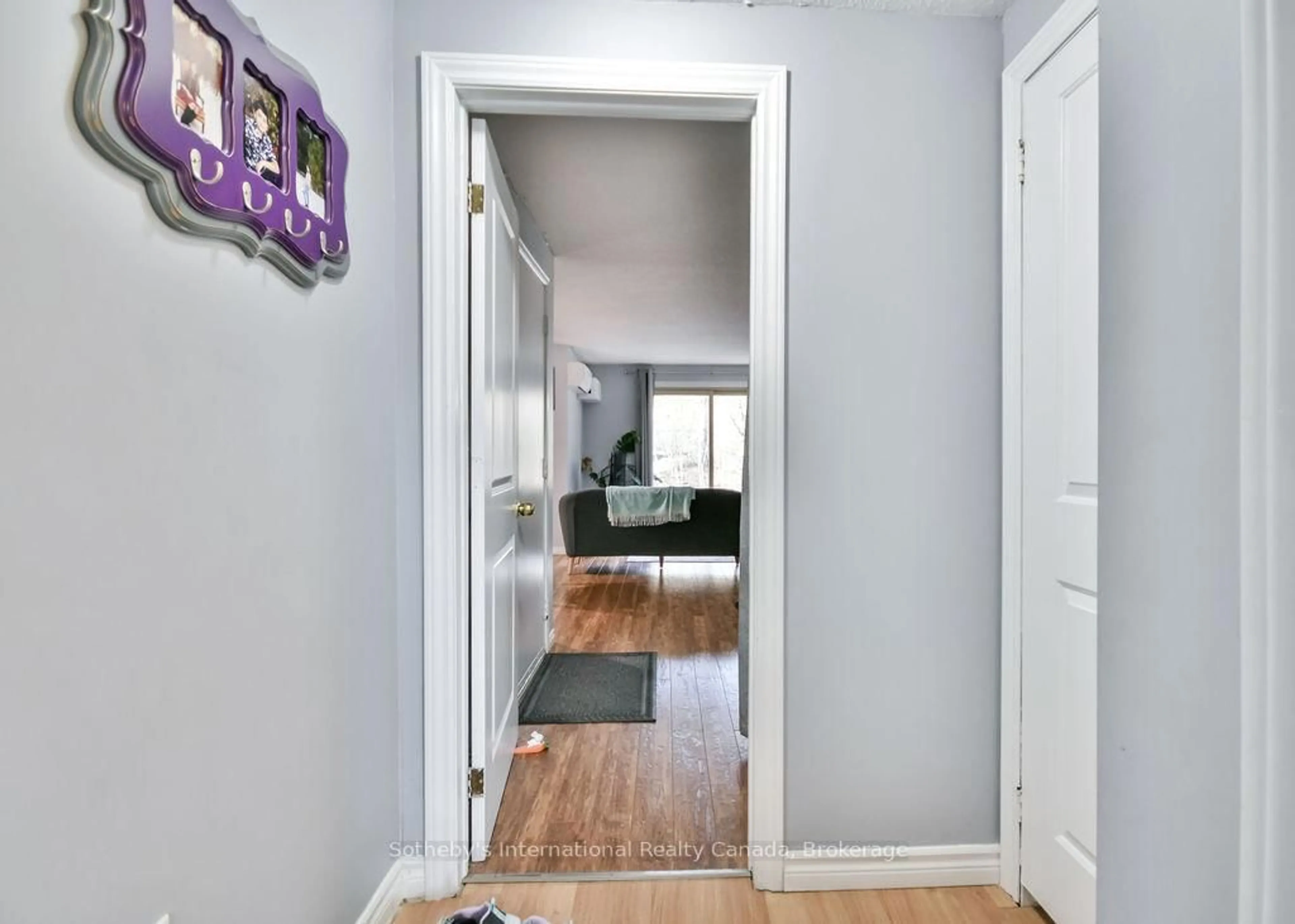 Indoor entryway for 112 Loggers Ru #38, Barrie Ontario L4N 6X1
