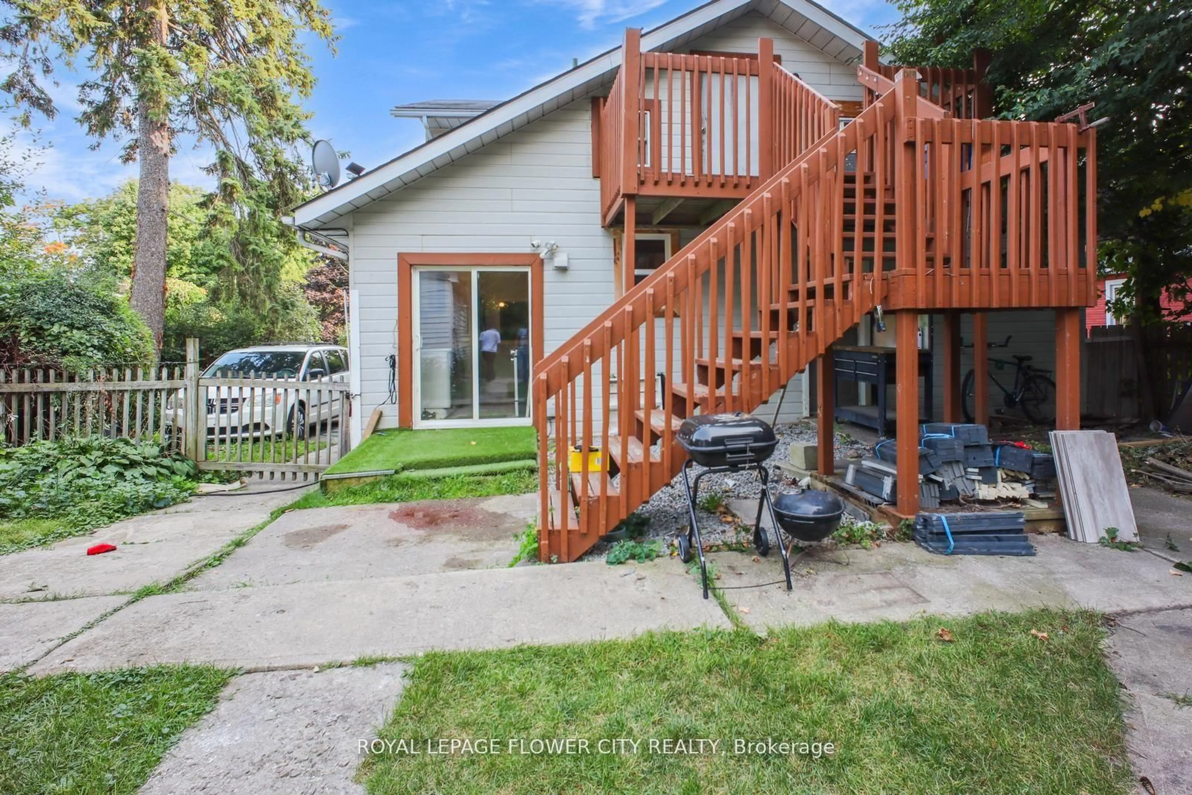 Patio, street for 30 North St, Barrie Ontario L4M 2R9