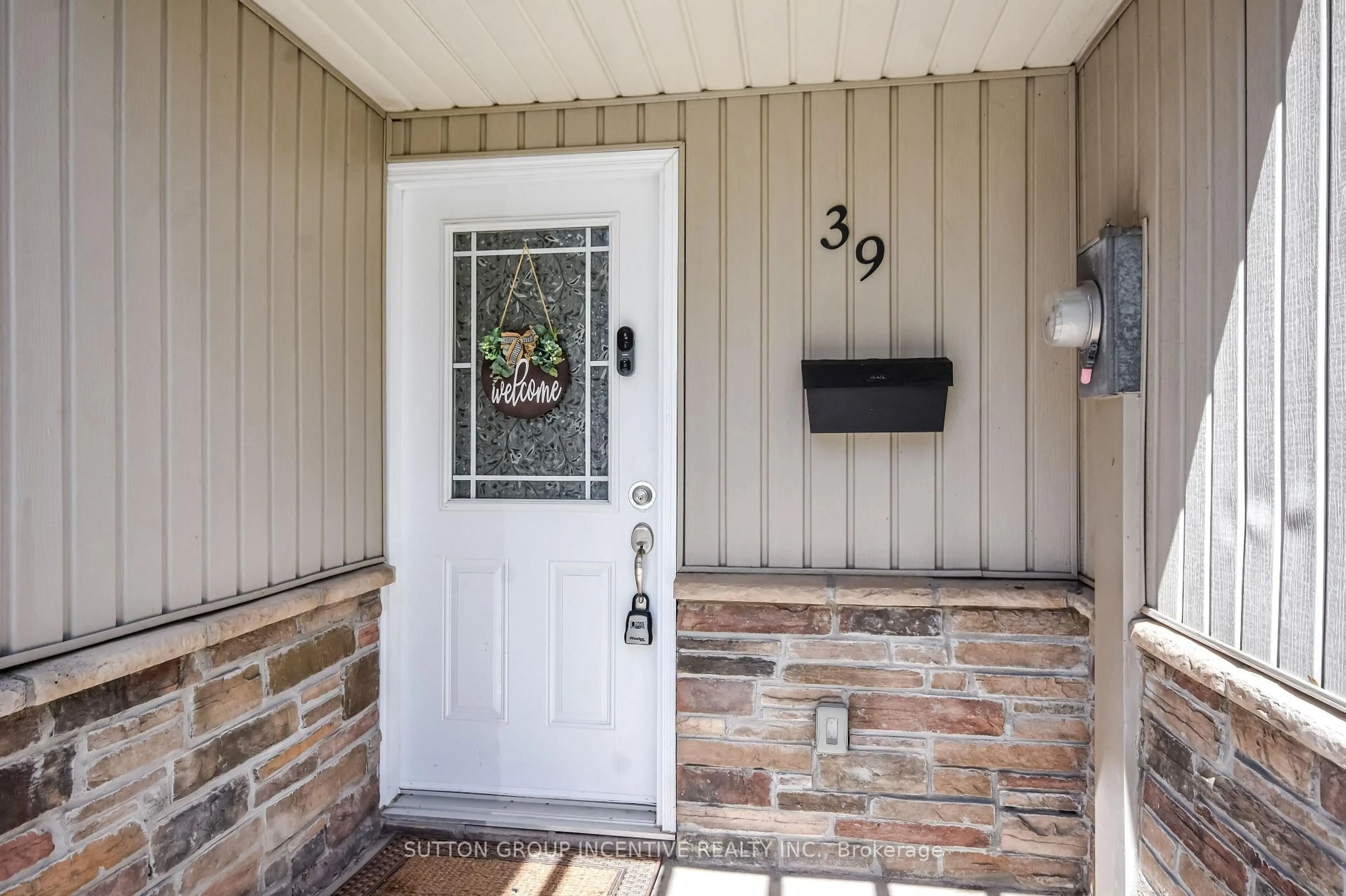 Indoor entryway for 12 Lankin Blvd #39, Orillia Ontario L3V 6T2