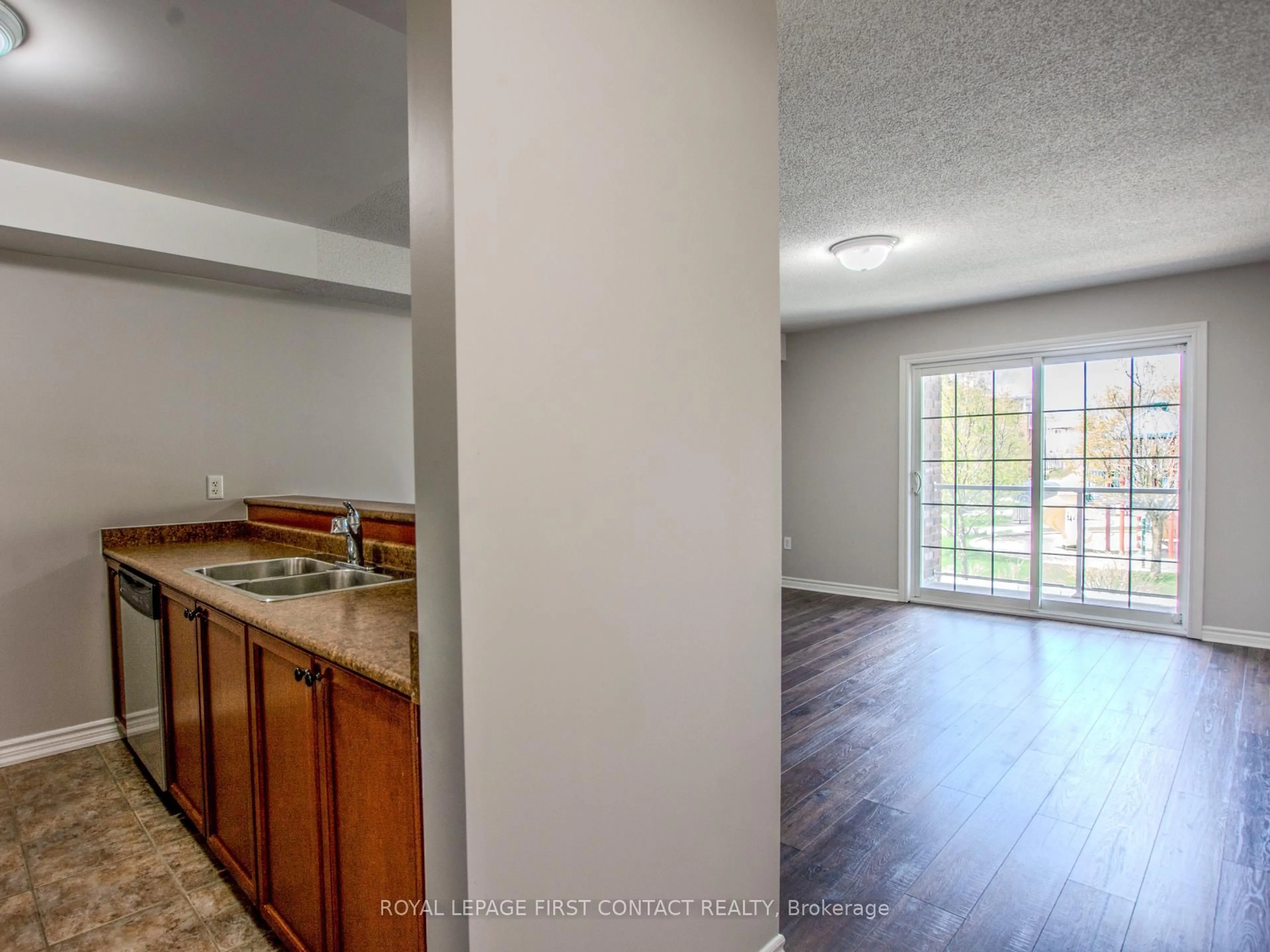 A pic of a room for 43 Coulter St #18, Barrie Ontario L4N 6L9