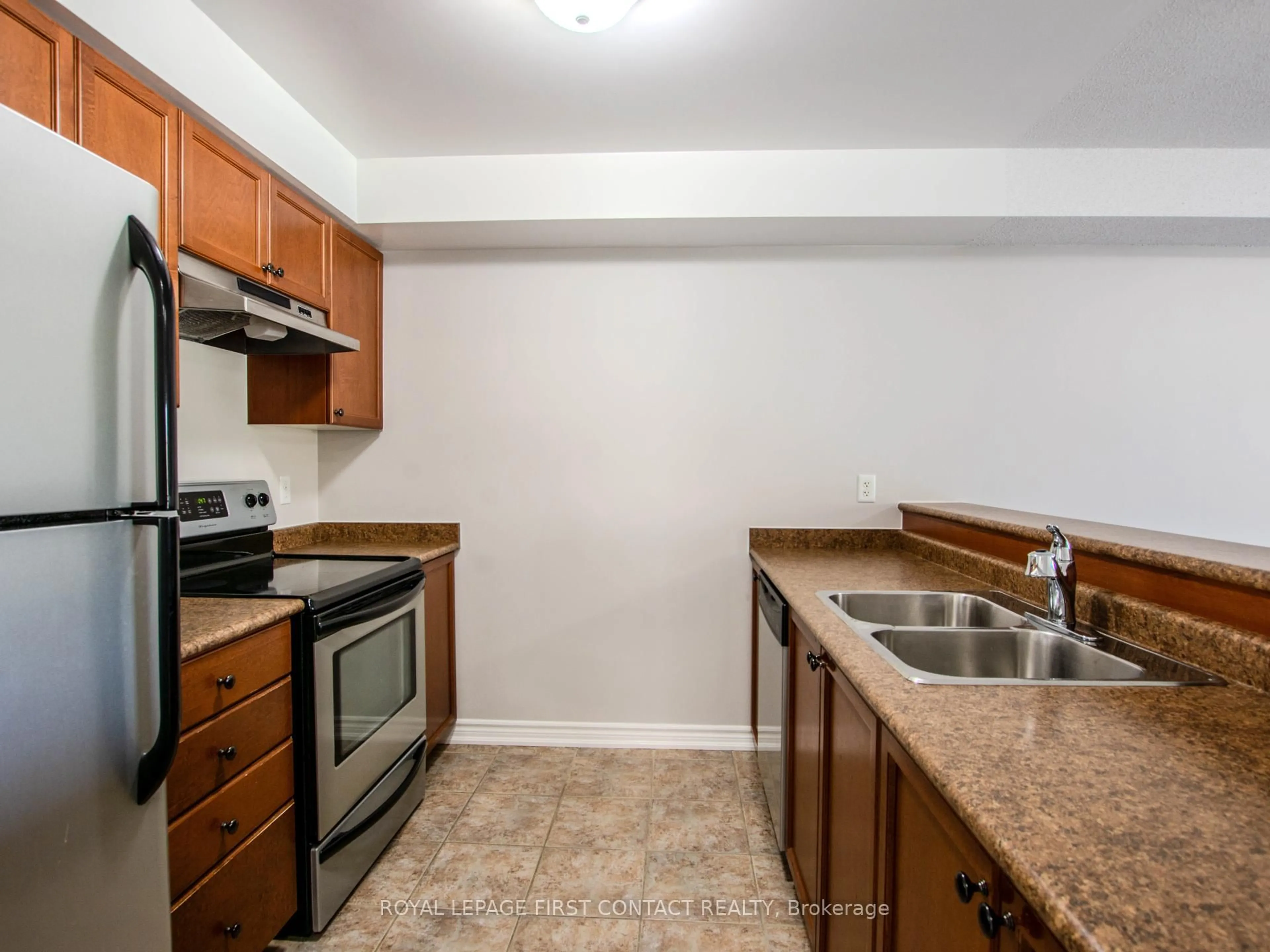 Standard kitchen, unknown for 43 Coulter St #18, Barrie Ontario L4N 6L9