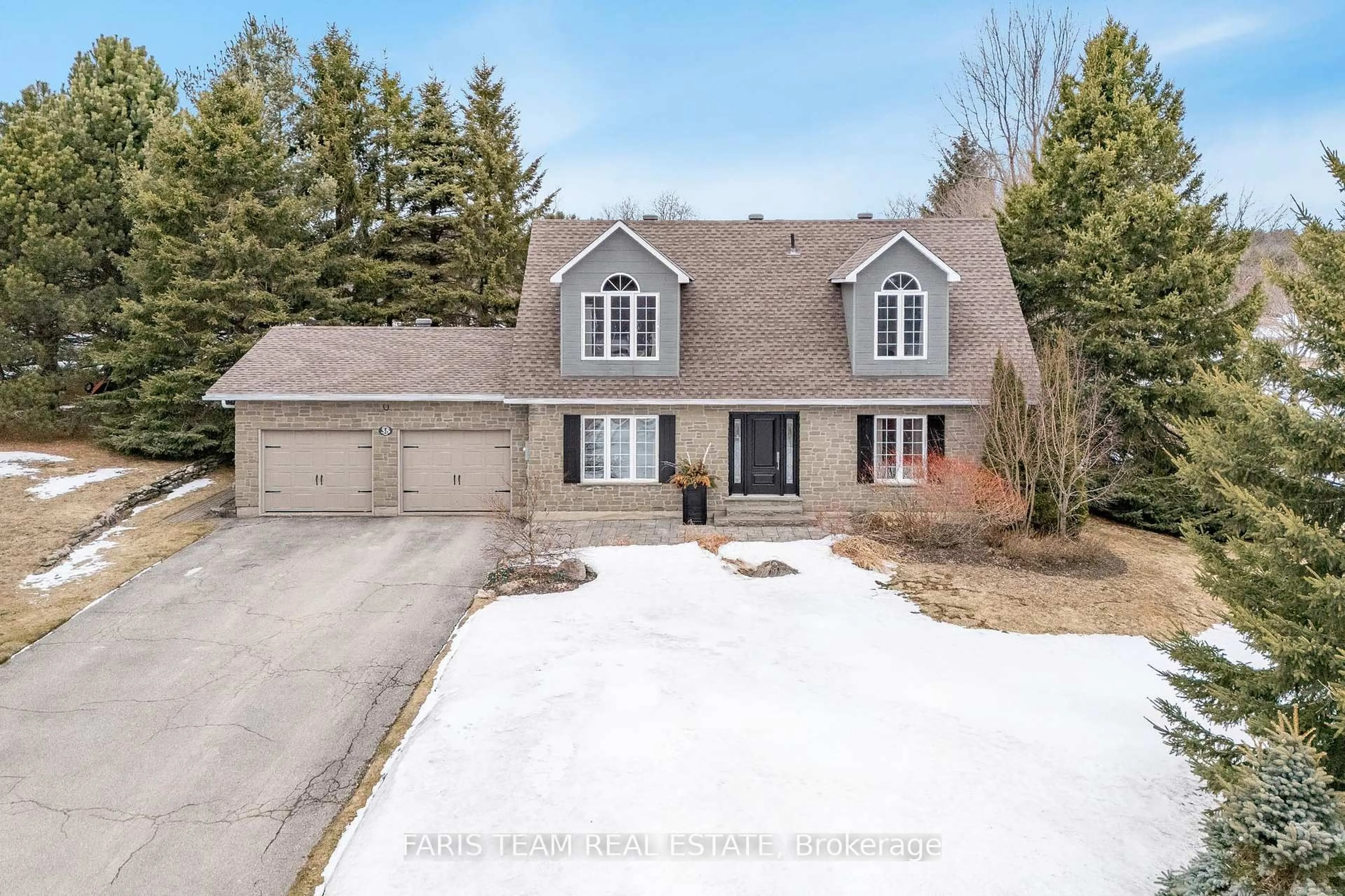 A pic from outside/outdoor area/front of a property/back of a property/a pic from drone, street for 35 Bridle Path, Oro-Medonte Ontario L0L 2L0