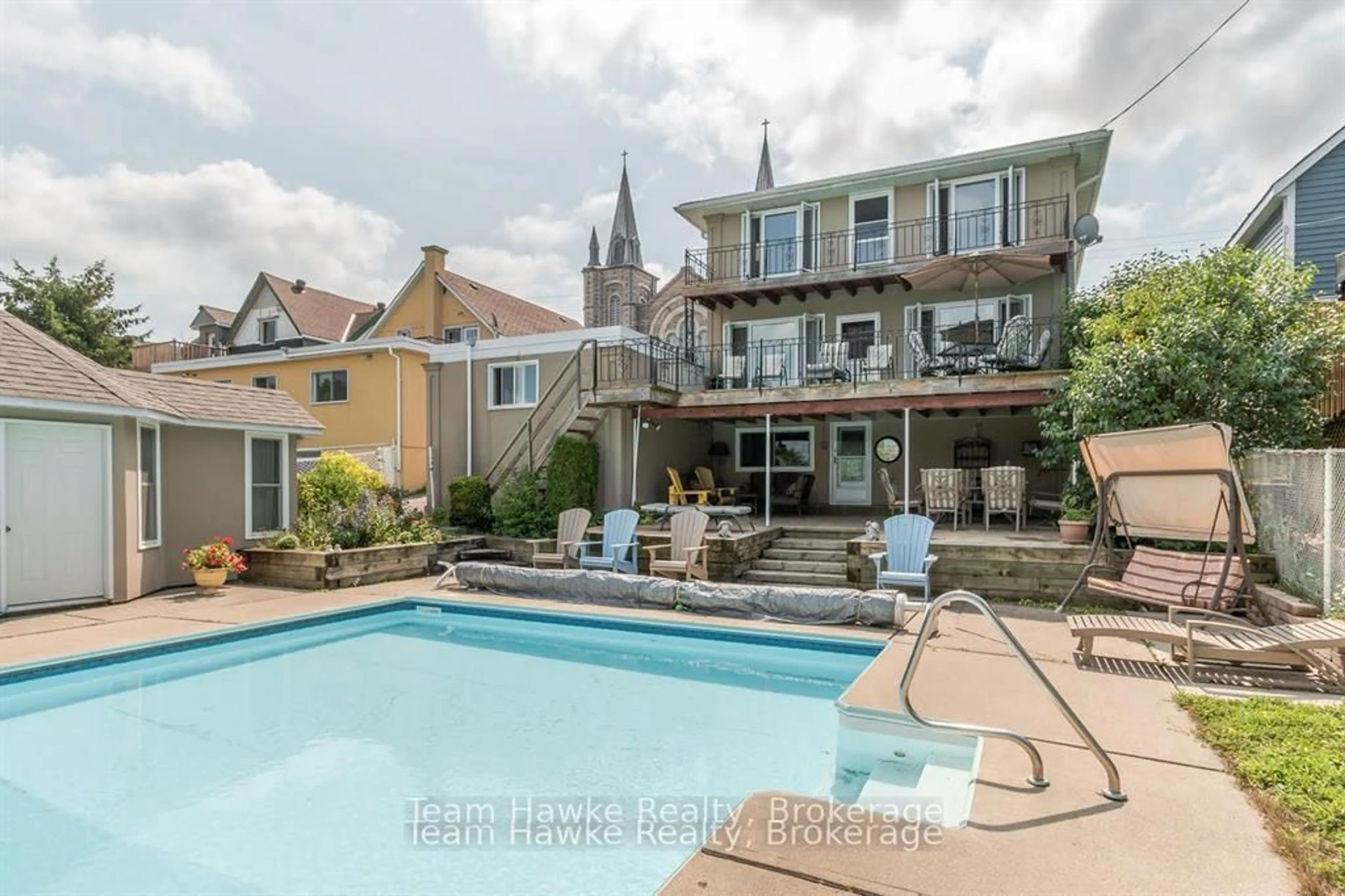 Pool for 25 Robert St, Penetanguishene Ontario L9M 1N5