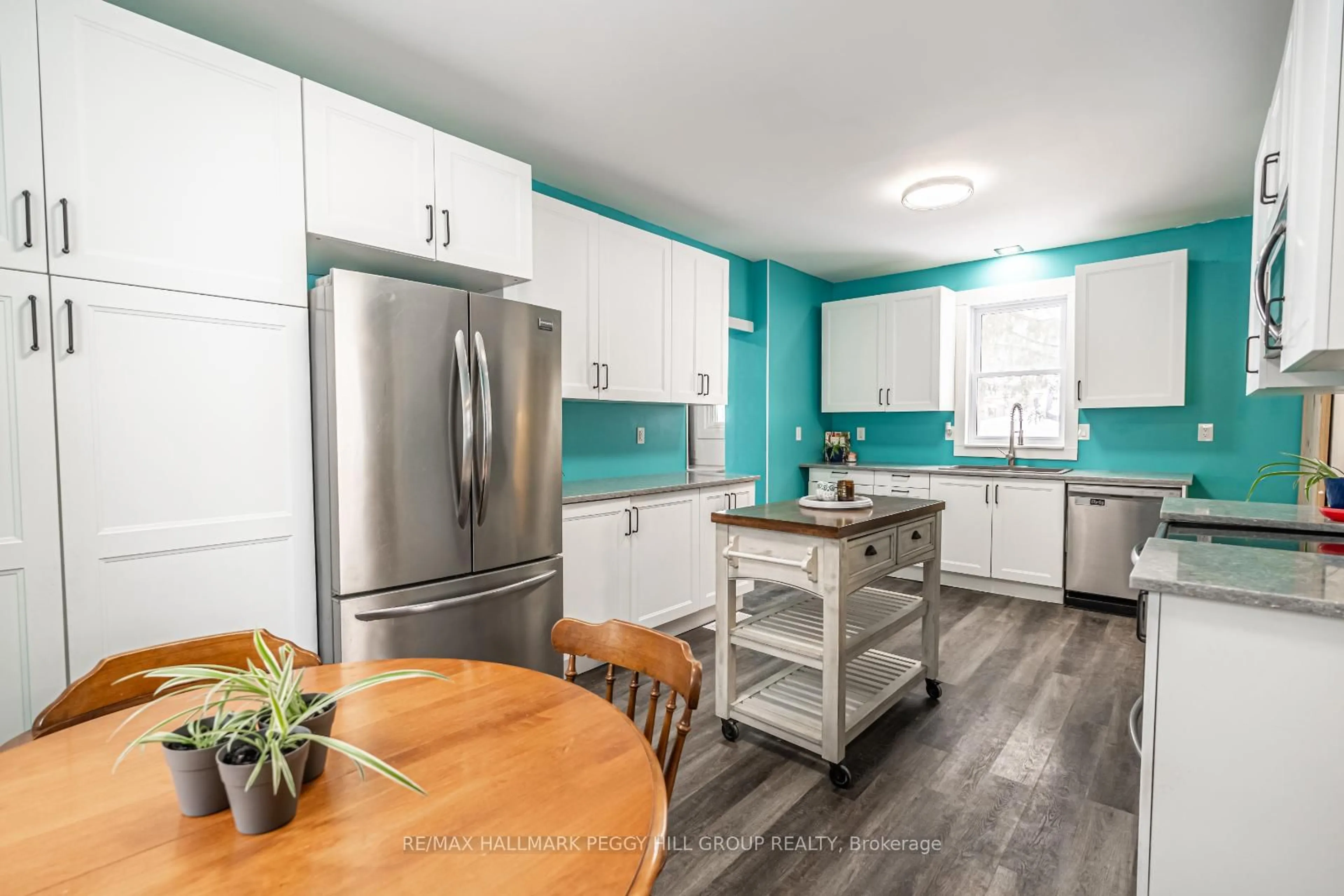Open concept kitchen, unknown for 89 McKenzie St, Orillia Ontario L3V 6A6