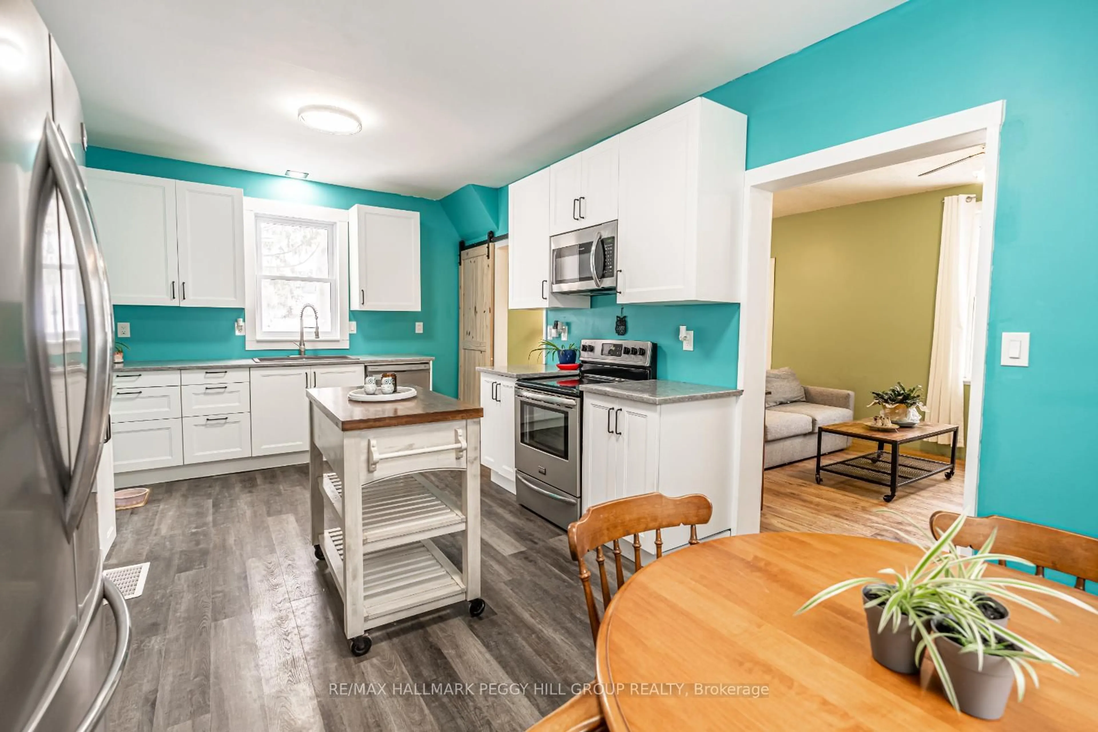 Open concept kitchen, unknown for 89 McKenzie St, Orillia Ontario L3V 6A6