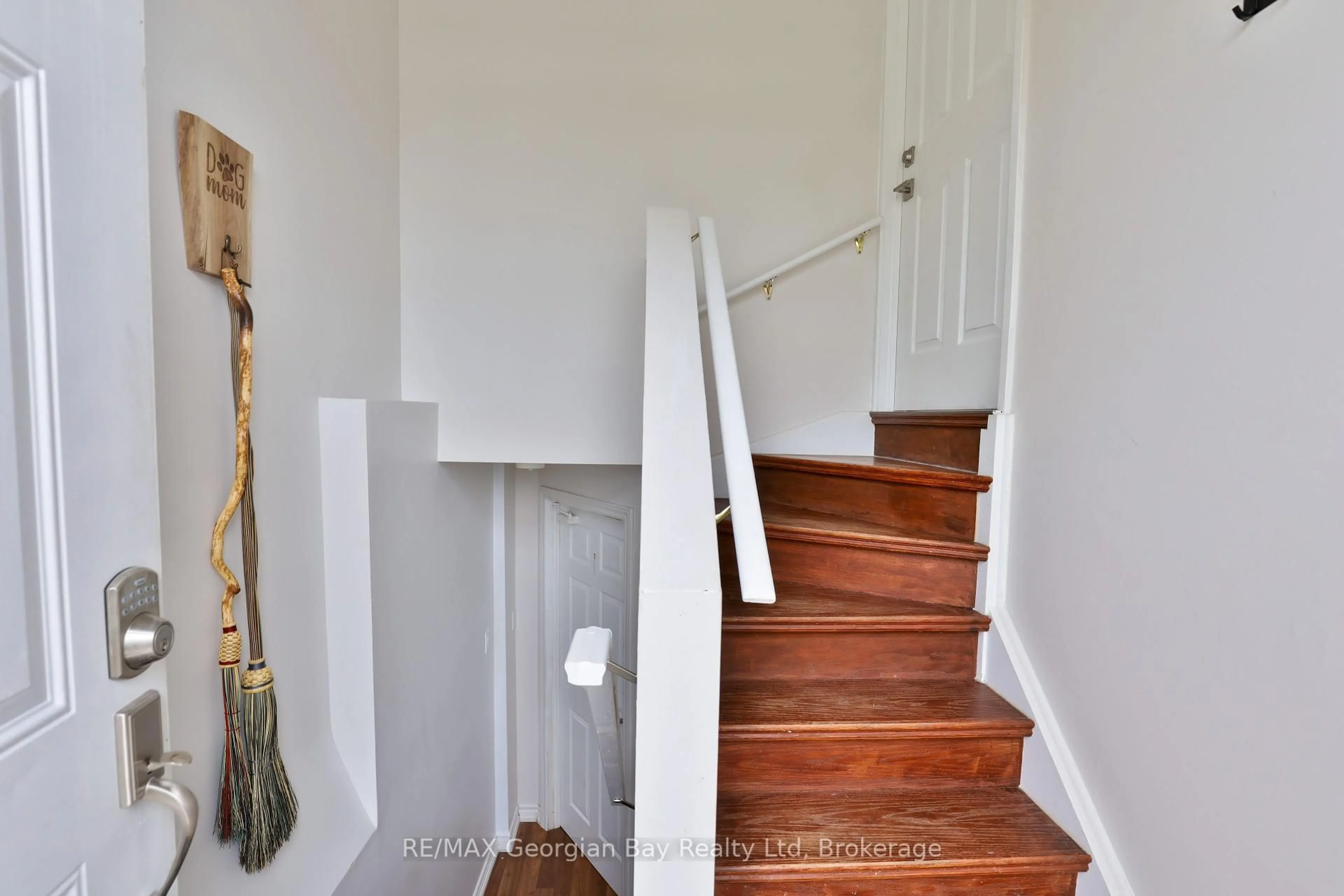 Stairs for 415 Irwin St, Midland Ontario L4R 2V6