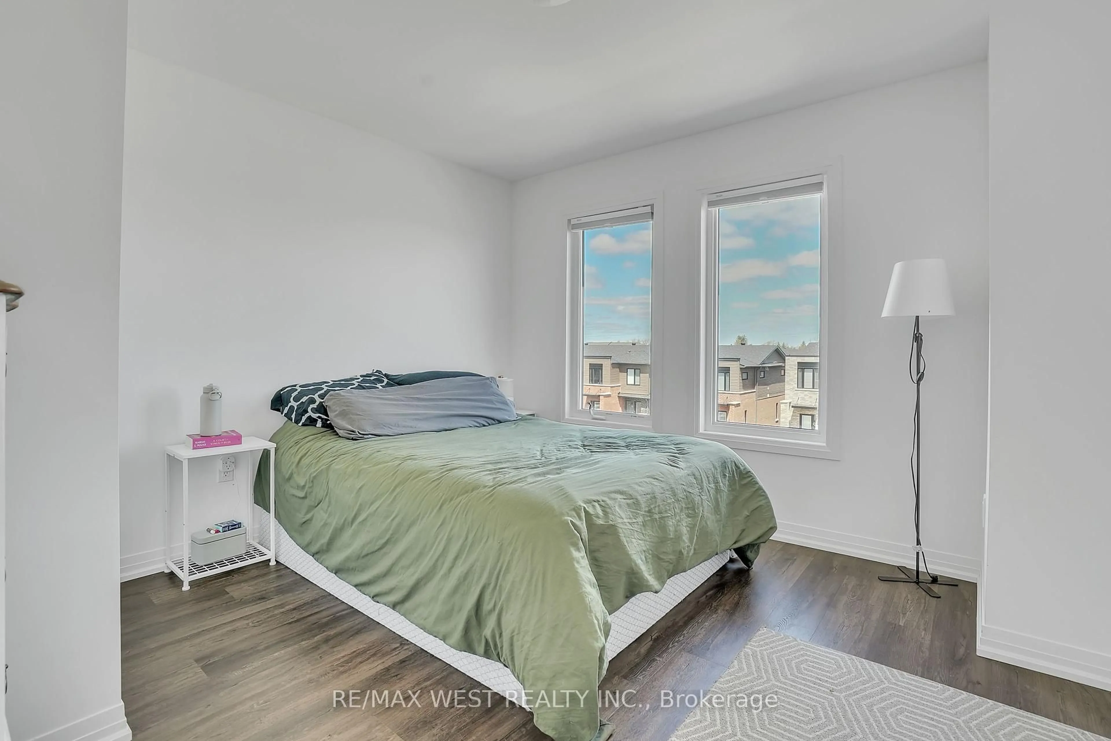 Bedroom with bed, unknown for 61 Fairlane Ave, Barrie Ontario L9J 0N1