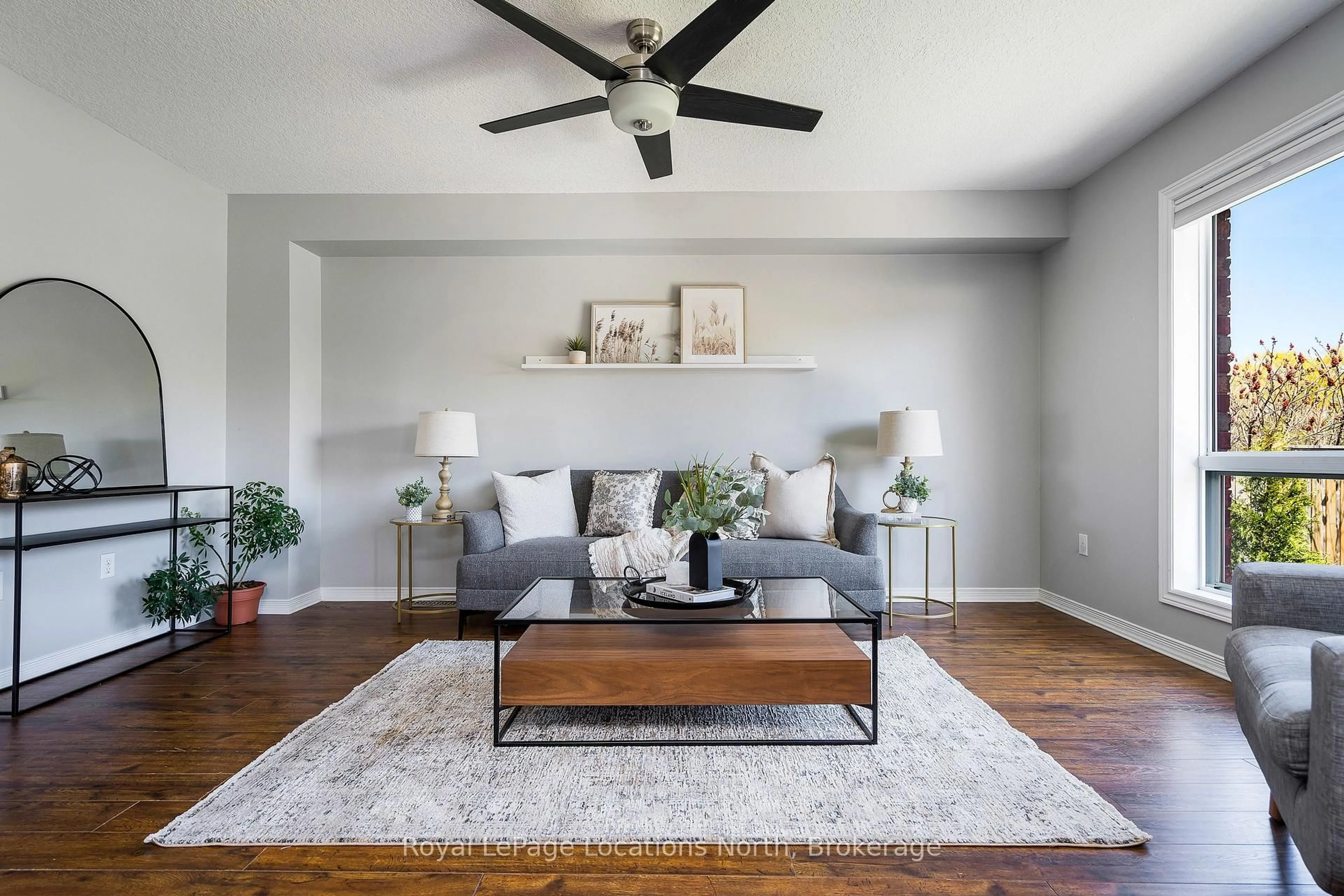 Living room with furniture, unknown for 449 Peel St, Collingwood Ontario L9Y 0C1