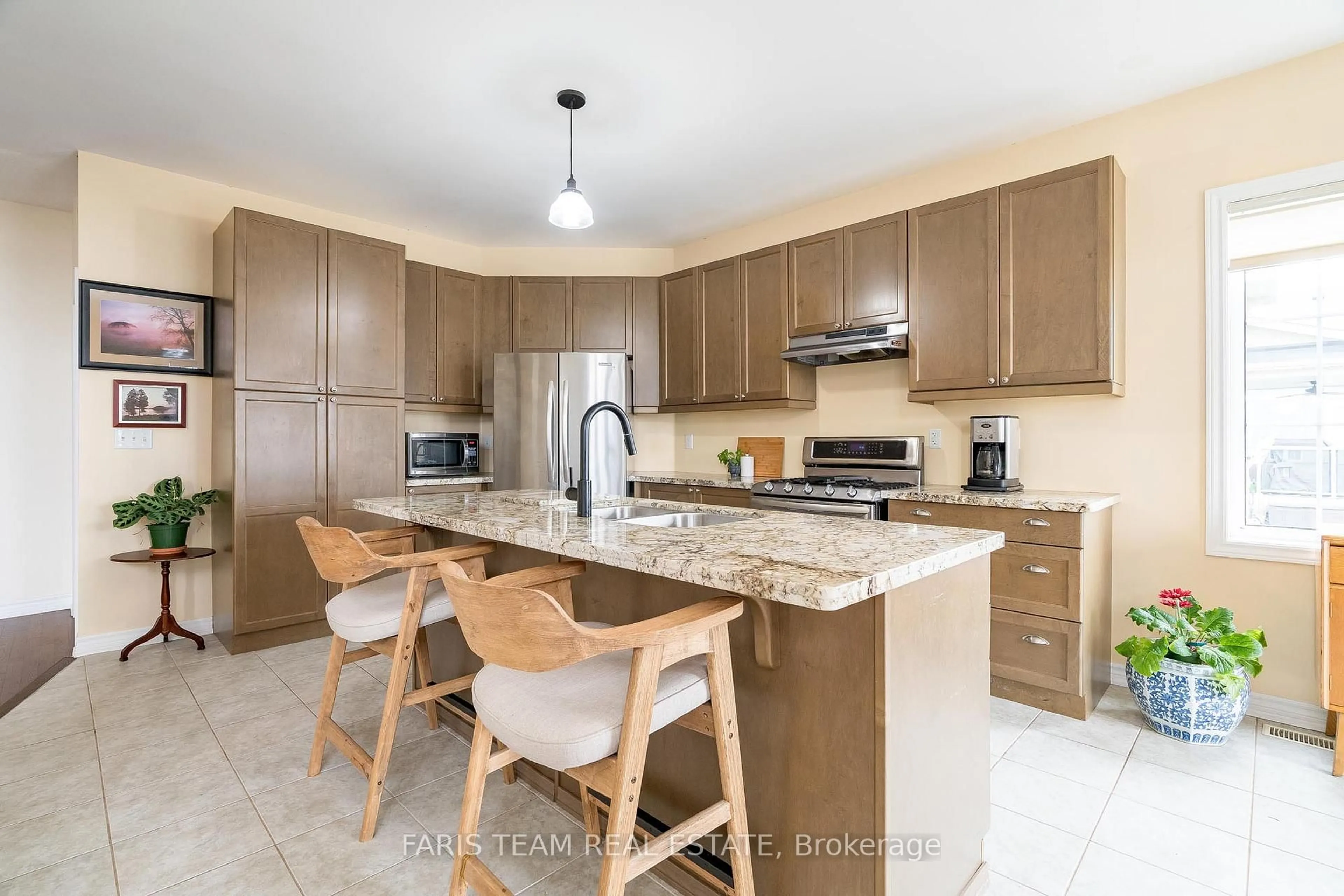 Open concept kitchen, ceramic/tile floor for 481 Bayport Blvd, Midland Ontario L4R 0C5