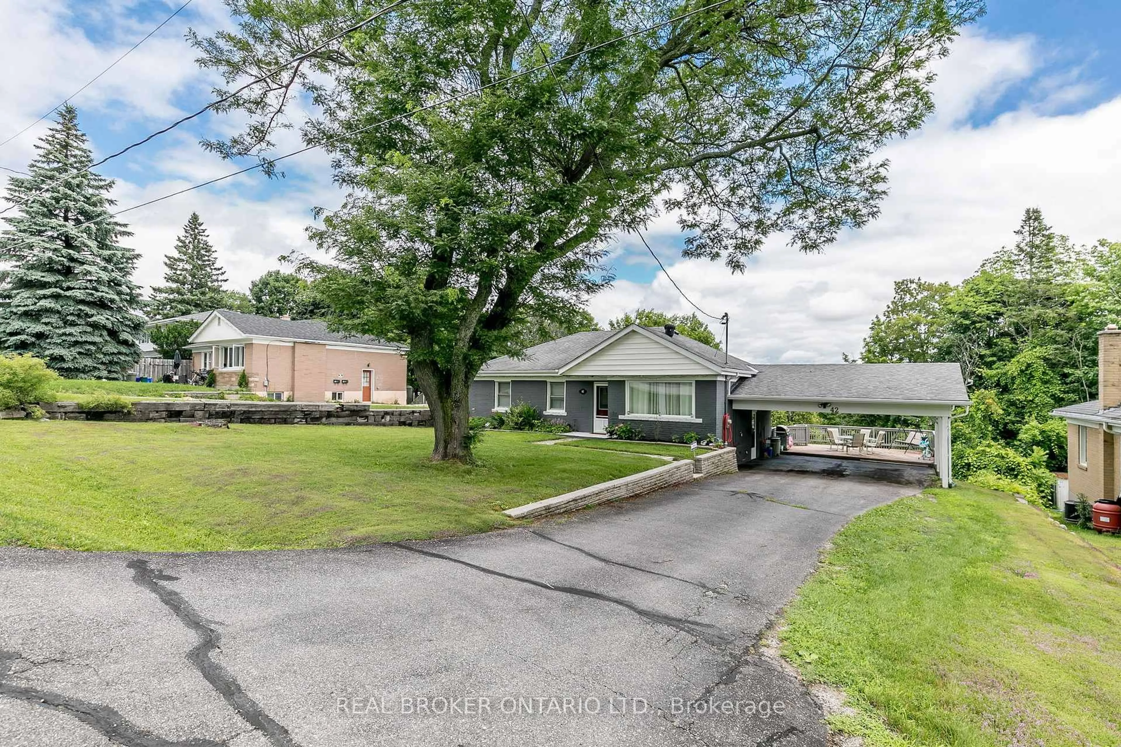 A pic from outside/outdoor area/front of a property/back of a property/a pic from drone, unknown for 42 Charles Rd, Orillia Ontario L3V 3H4