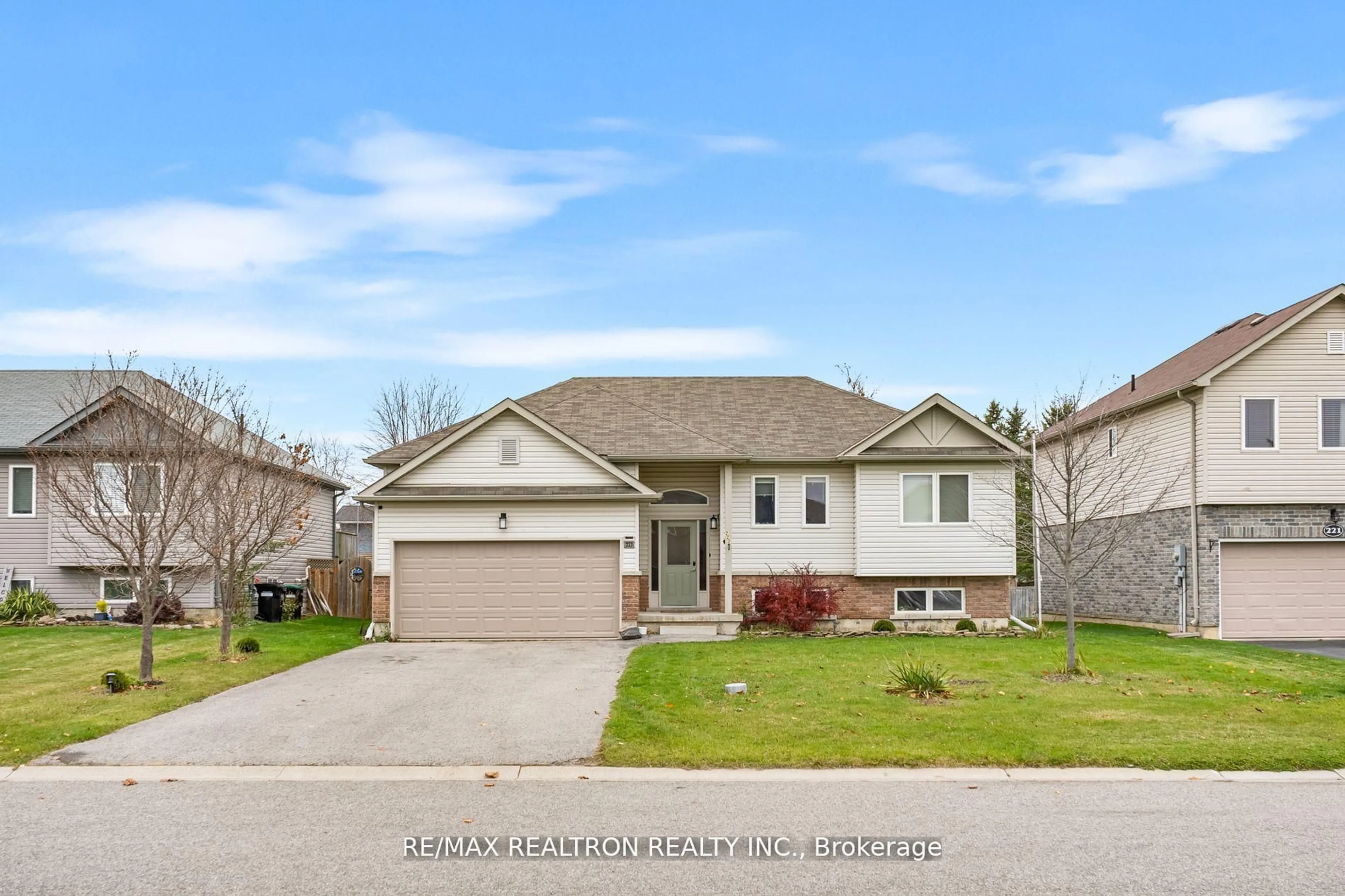 Home with vinyl exterior material, street for 223 Aspen Ridge Dr, Clearview Ontario L0M 1S0