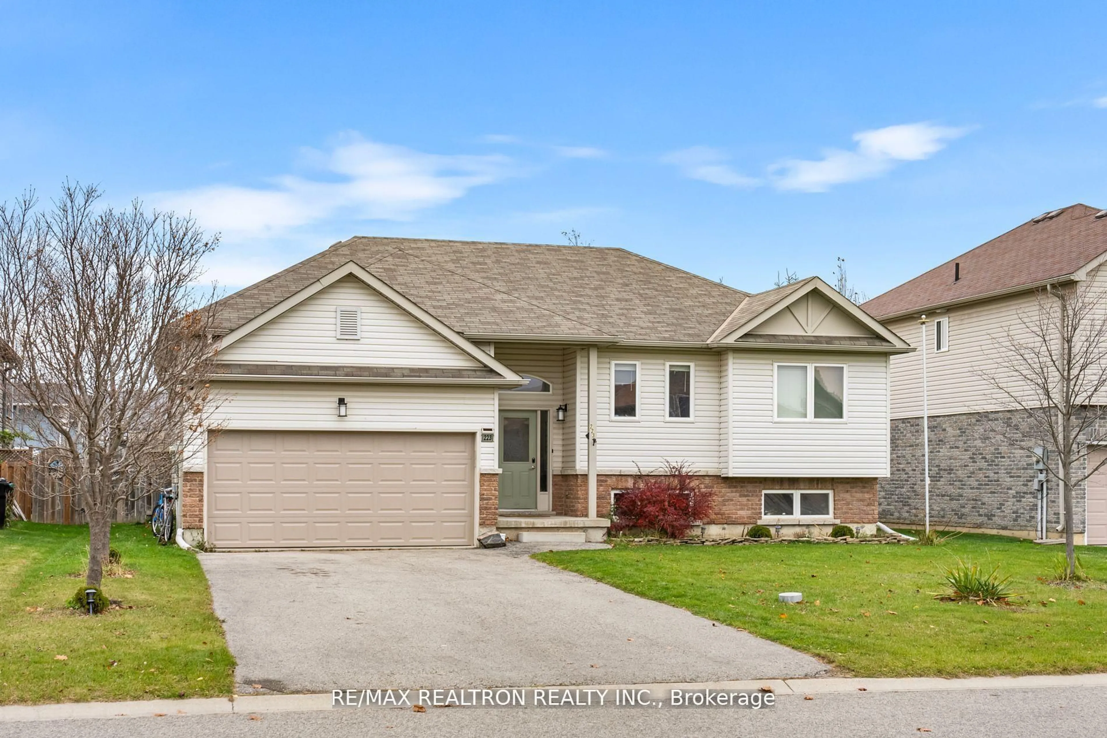 Home with vinyl exterior material, street for 223 Aspen Ridge Dr, Clearview Ontario L0M 1S0
