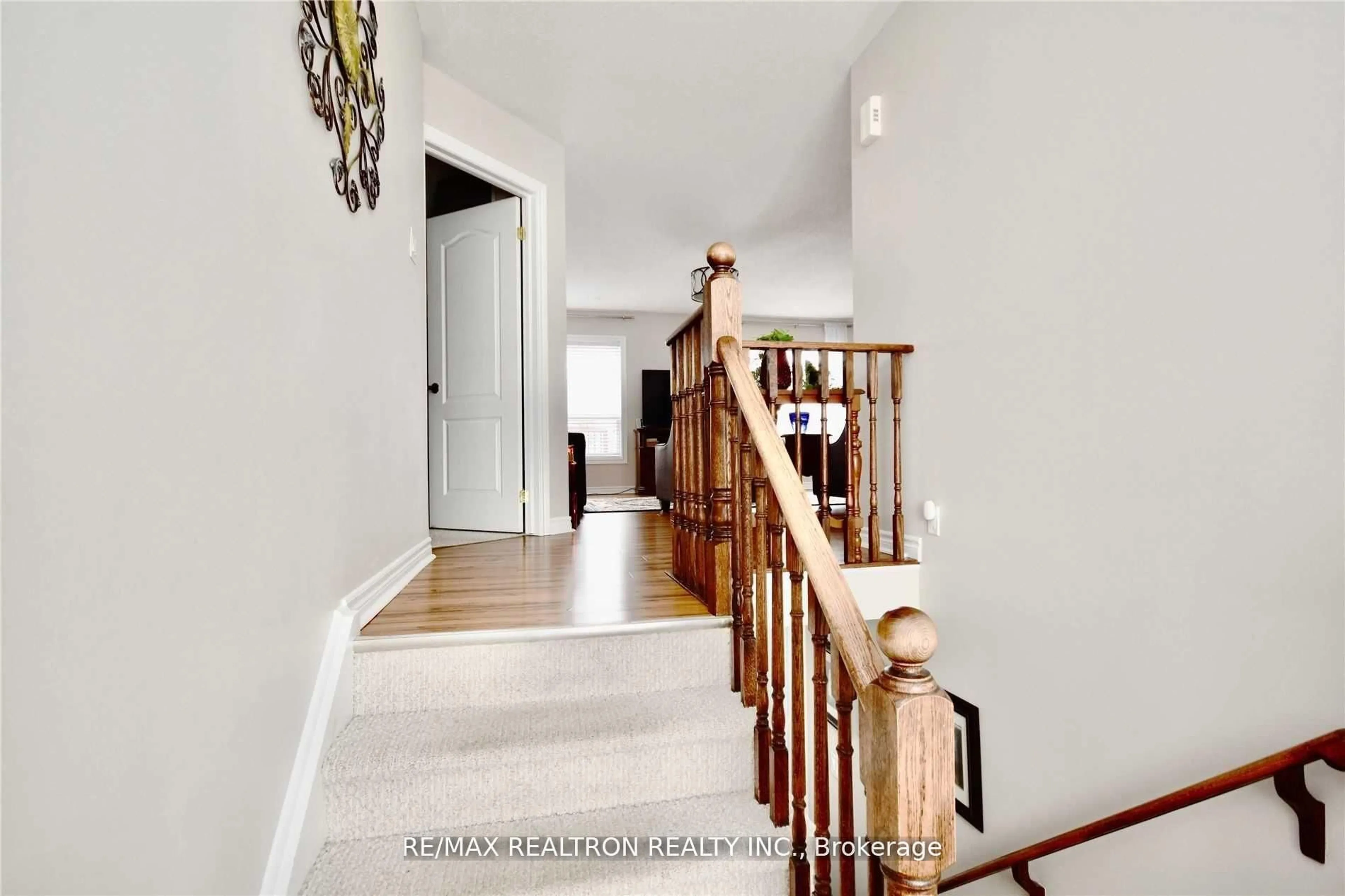 Indoor foyer for 223 Aspen Ridge Dr, Clearview Ontario L0M 1S0