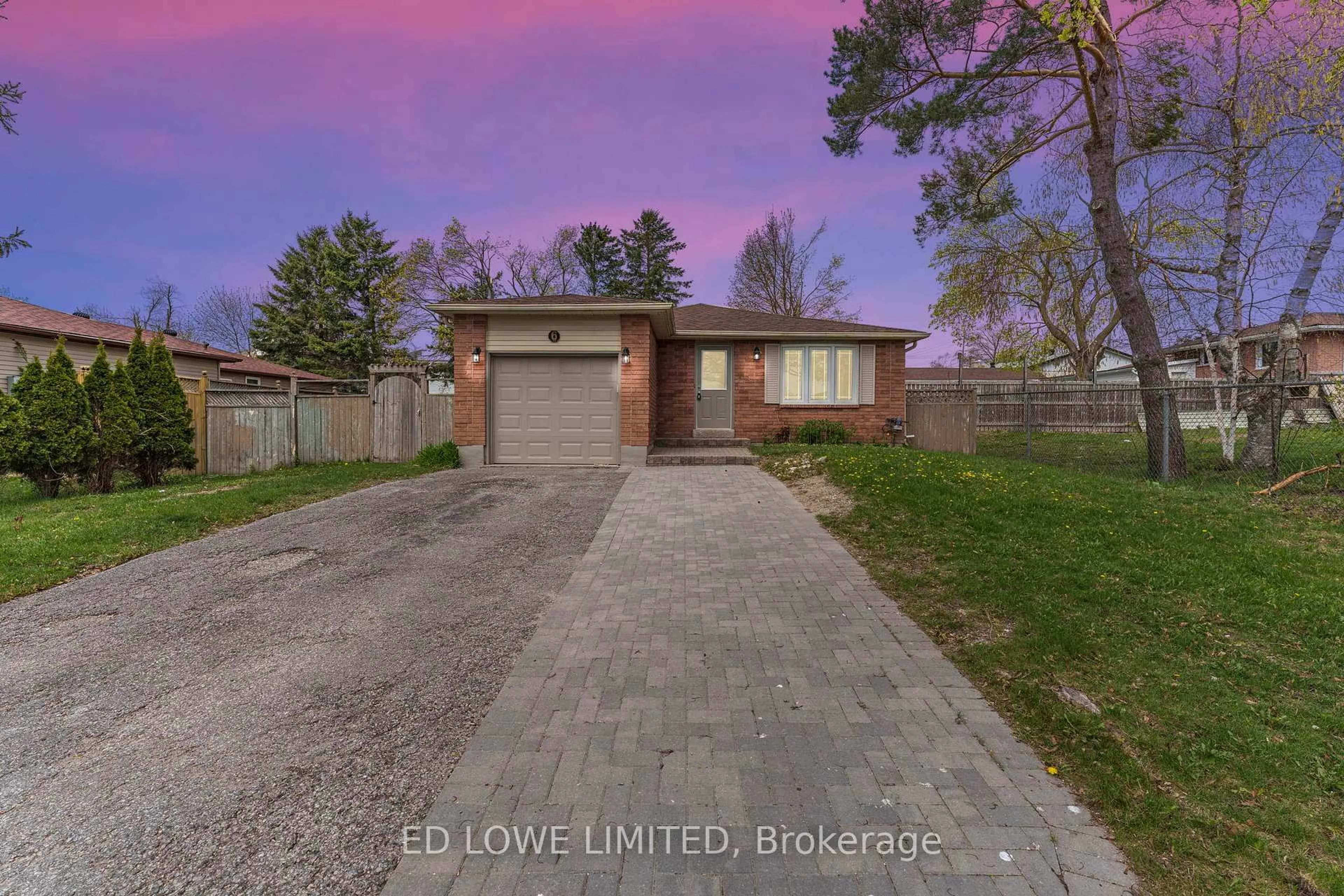 A pic from outside/outdoor area/front of a property/back of a property/a pic from drone, street for 6 Argyle Rd, Barrie Ontario L4N 6P9