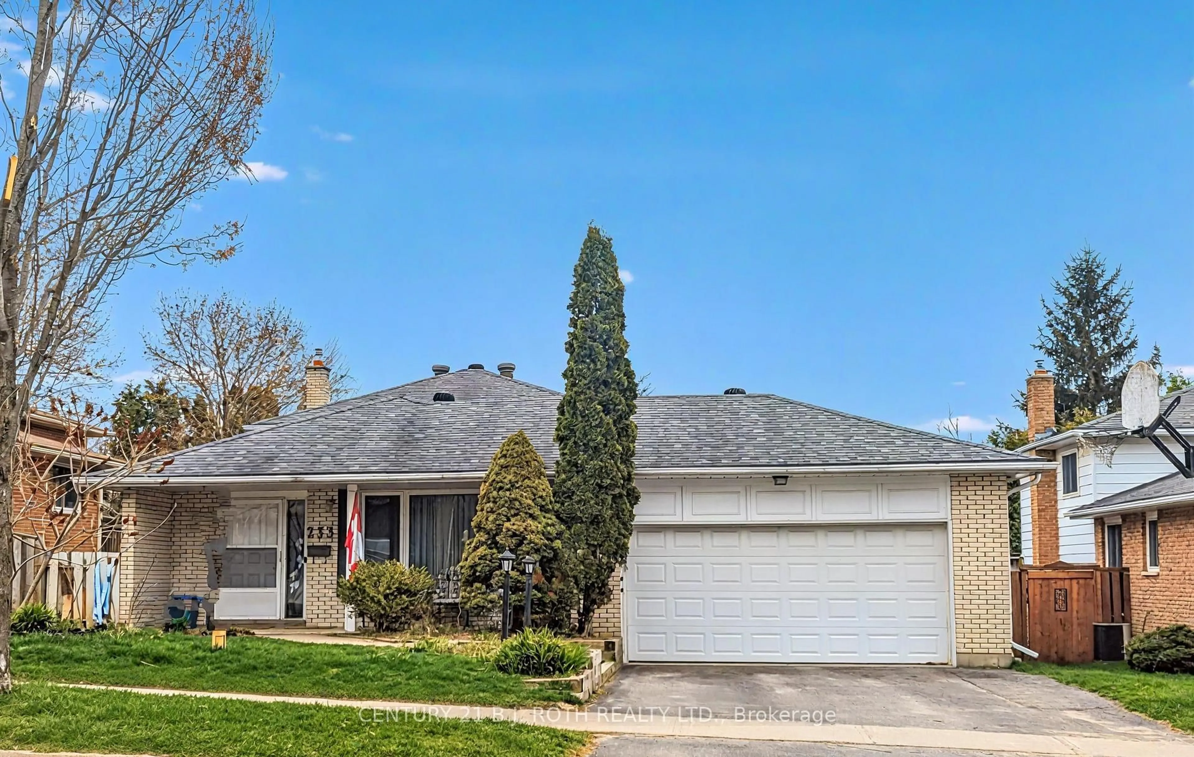 Home with vinyl exterior material, street for 233 Rose St, Barrie Ontario L4M 2V3