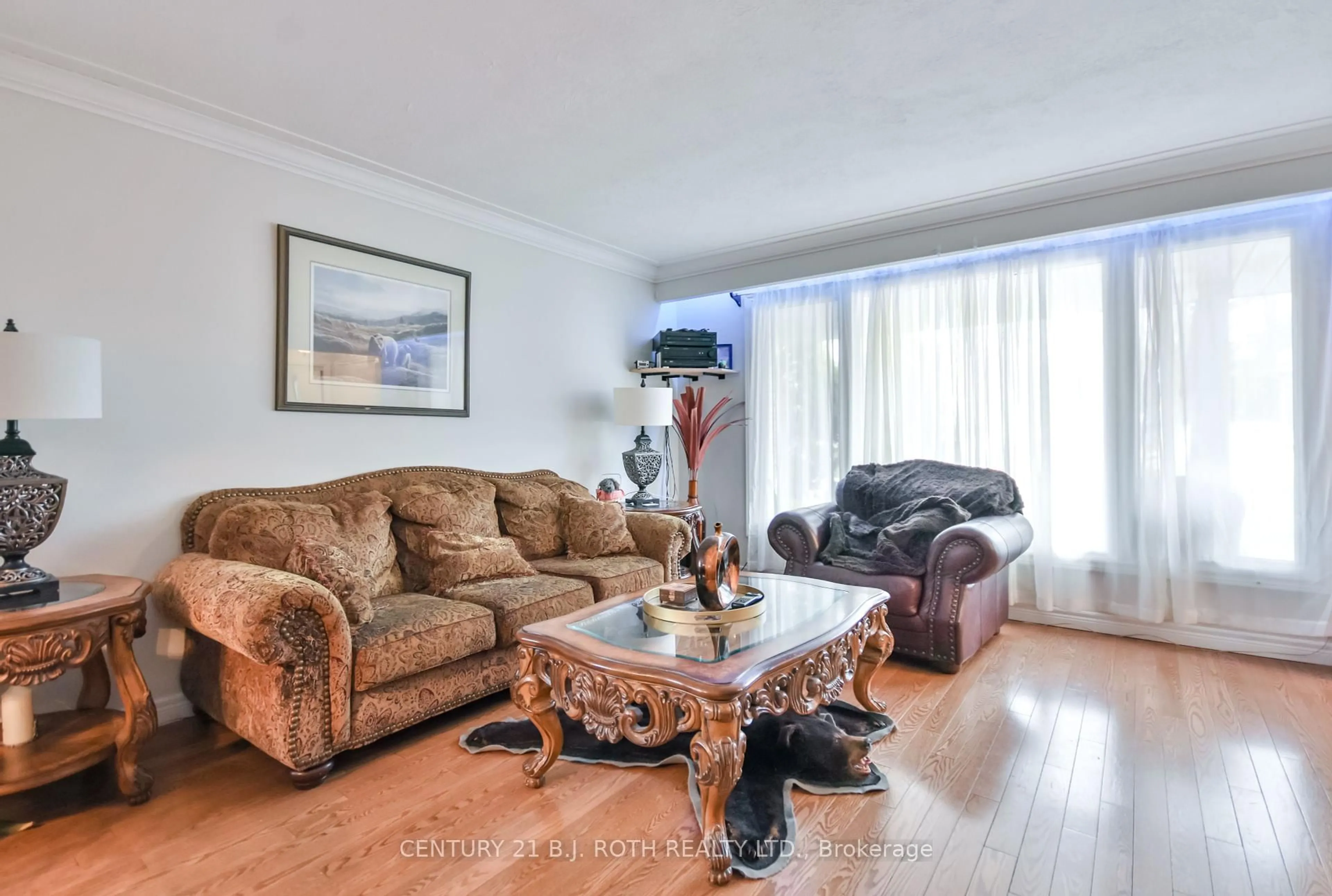 Living room with furniture, wood/laminate floor for 233 Rose St, Barrie Ontario L4M 2V3