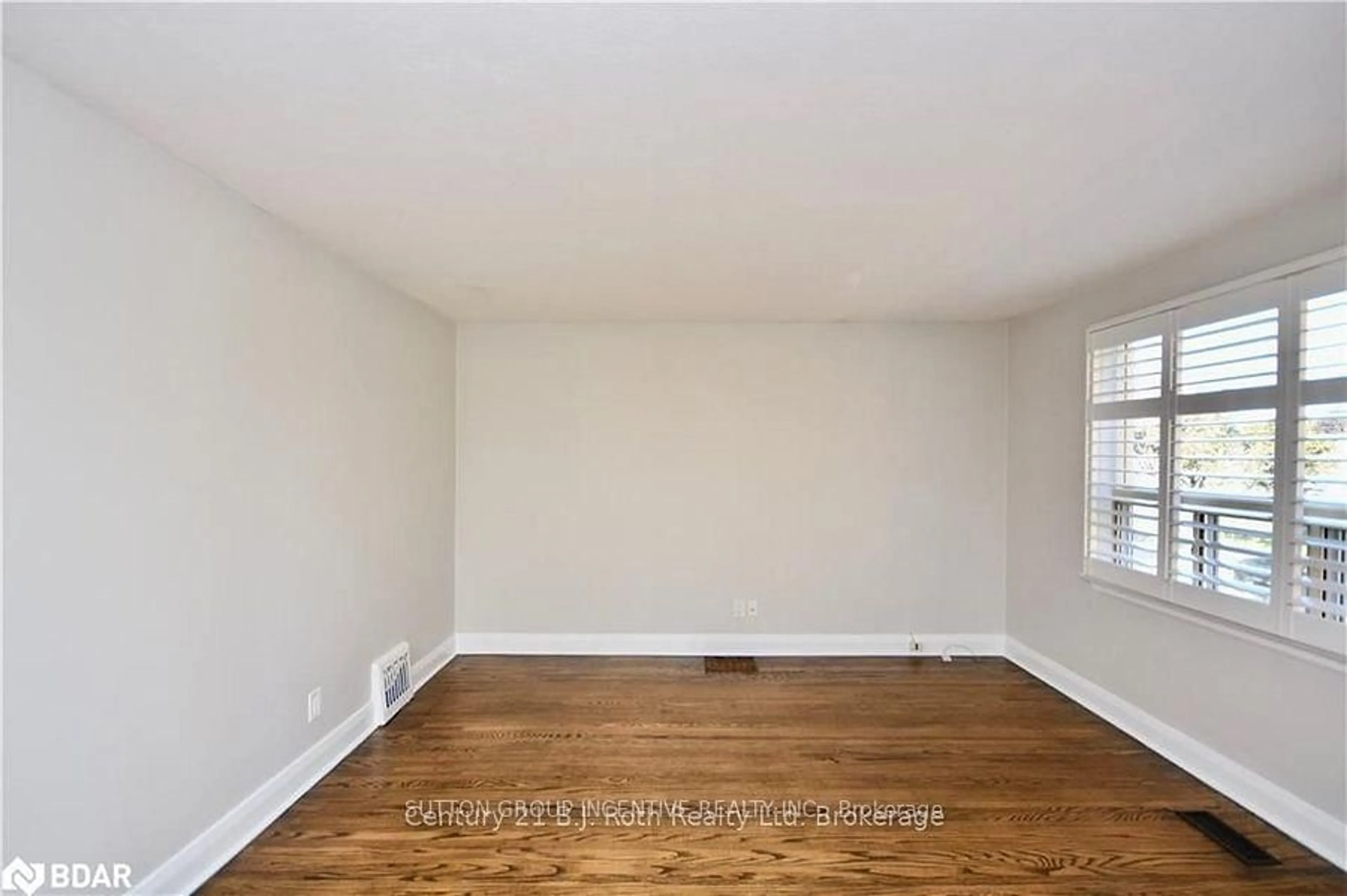 A pic of a room for 147 Codrington St, Barrie Ontario L4M 1R9