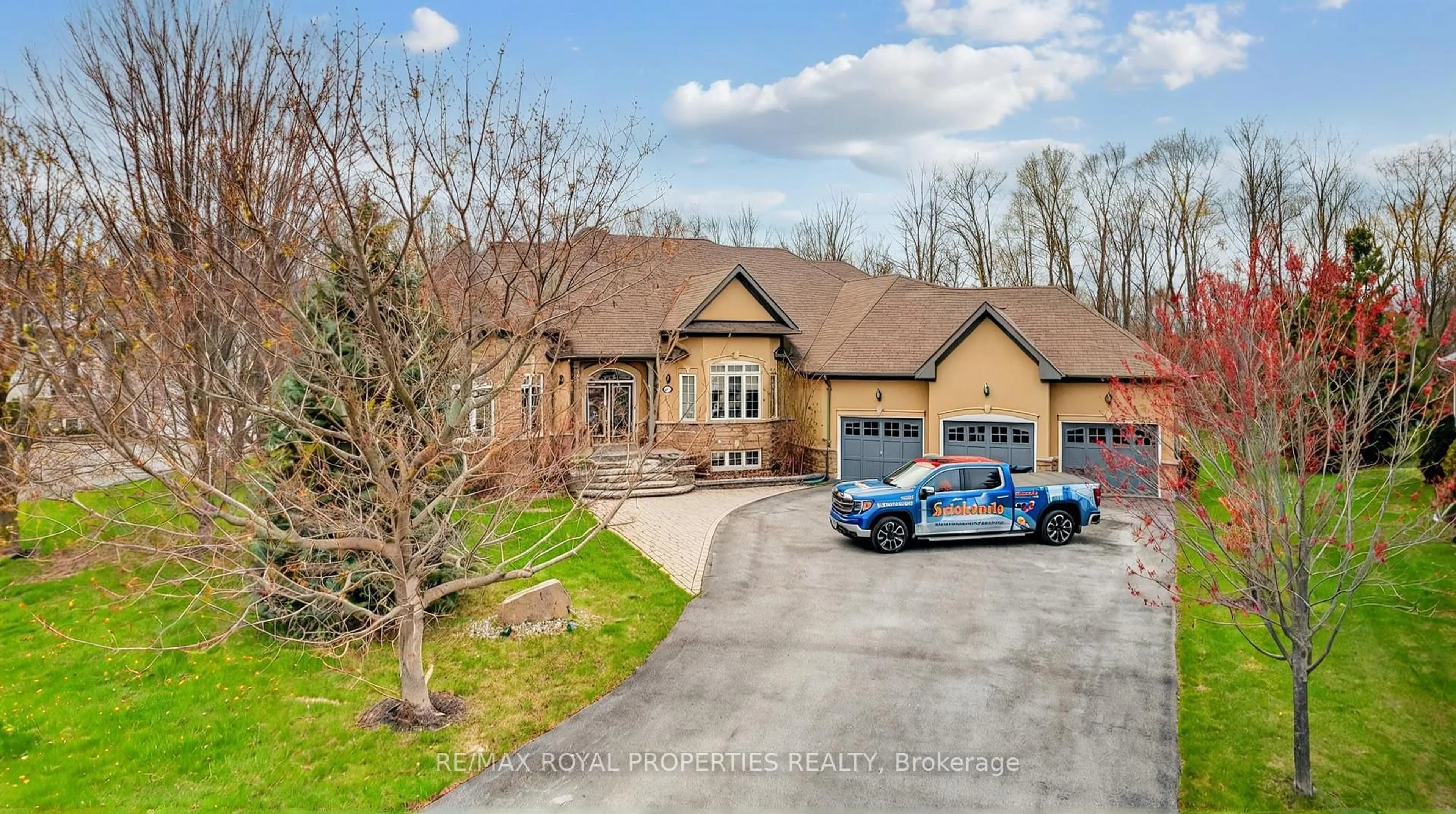 A pic from outside/outdoor area/front of a property/back of a property/a pic from drone, street for 6 Basswood Dr, Wasaga Beach Ontario L9Z 0A9