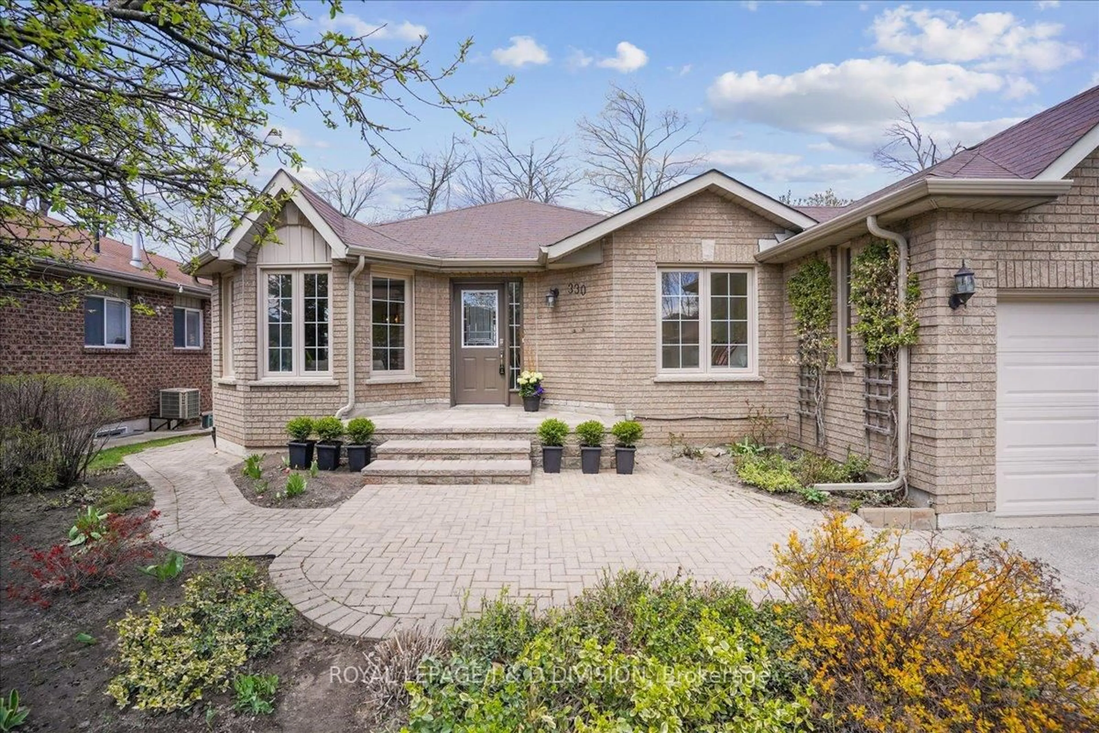Home with brick exterior material, street for 330 Livingstone St, Barrie Ontario L4N 7C3