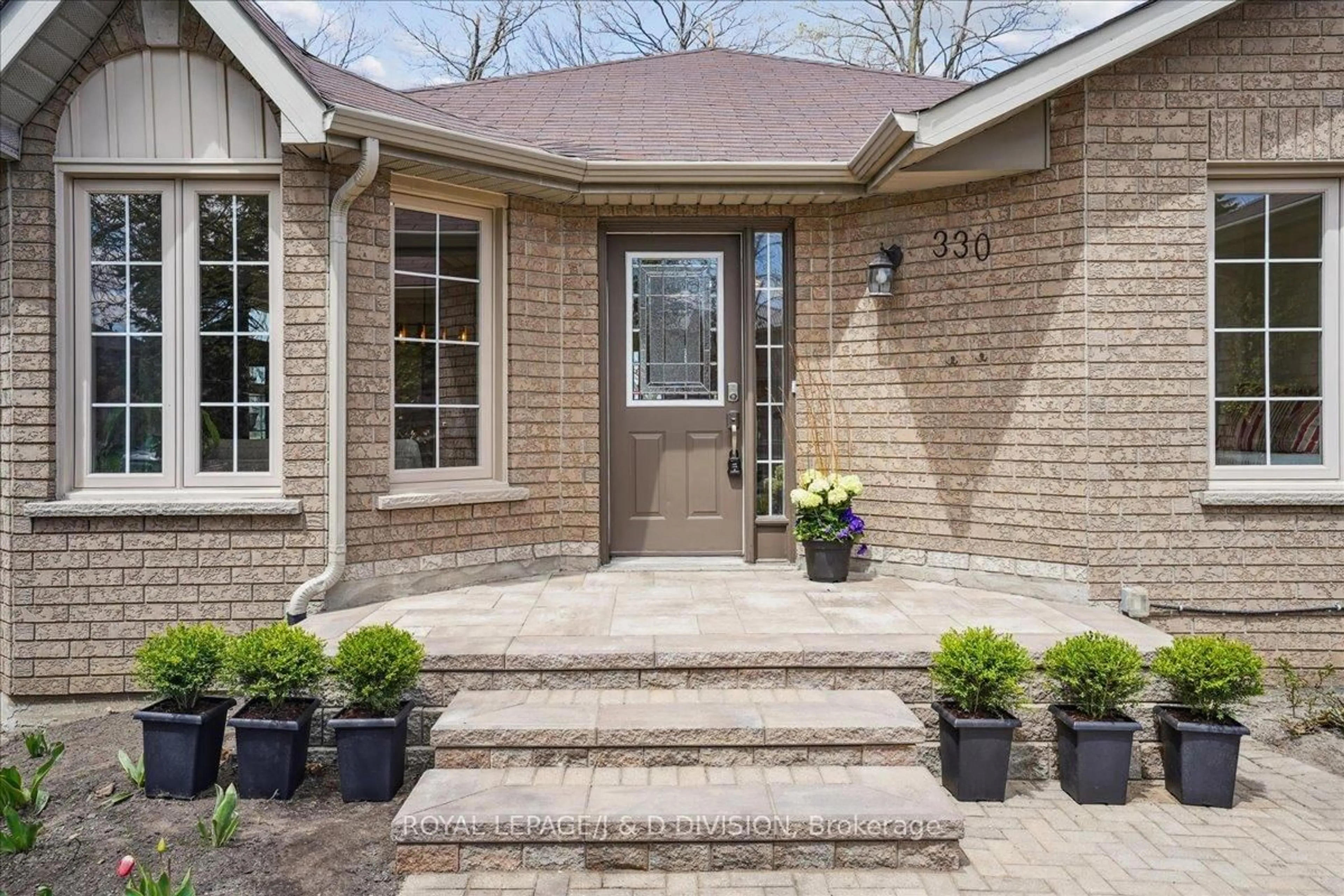 Home with brick exterior material, street for 330 Livingstone St, Barrie Ontario L4N 7C3