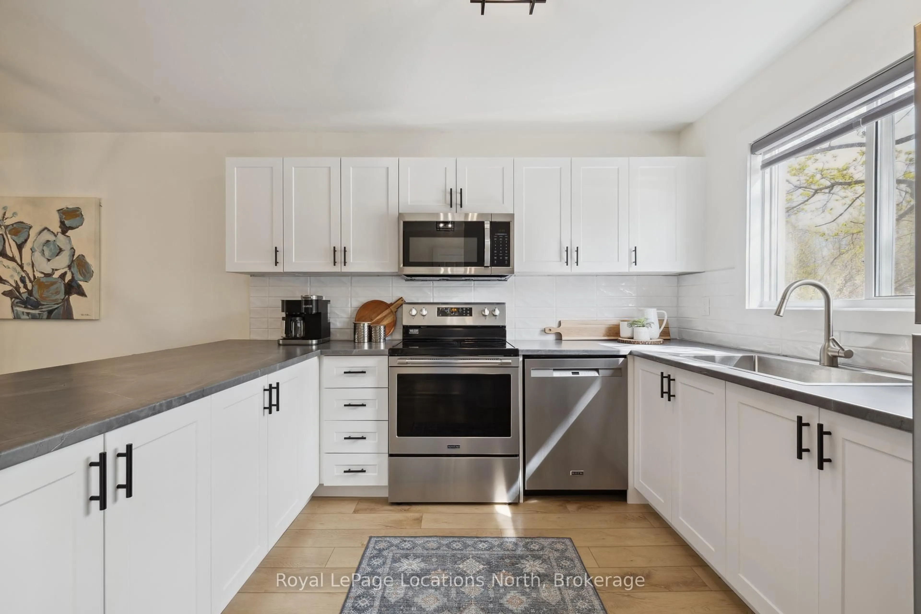 Open concept kitchen, unknown for 15 Watts Cres #16, Collingwood Ontario L9Y 4S6