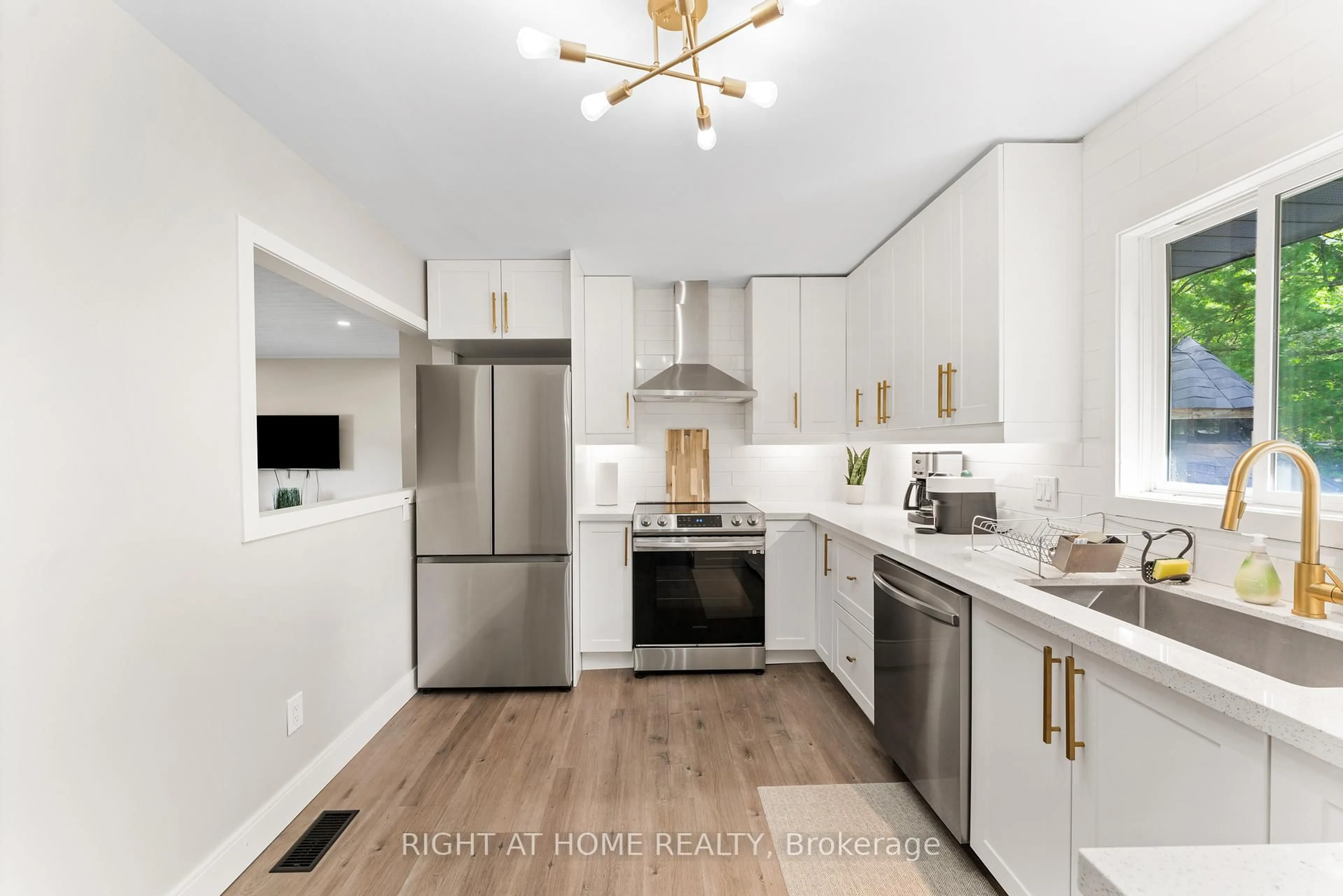 Open concept kitchen, unknown for 15 32nd St, Wasaga Beach Ontario L9Z 2S5