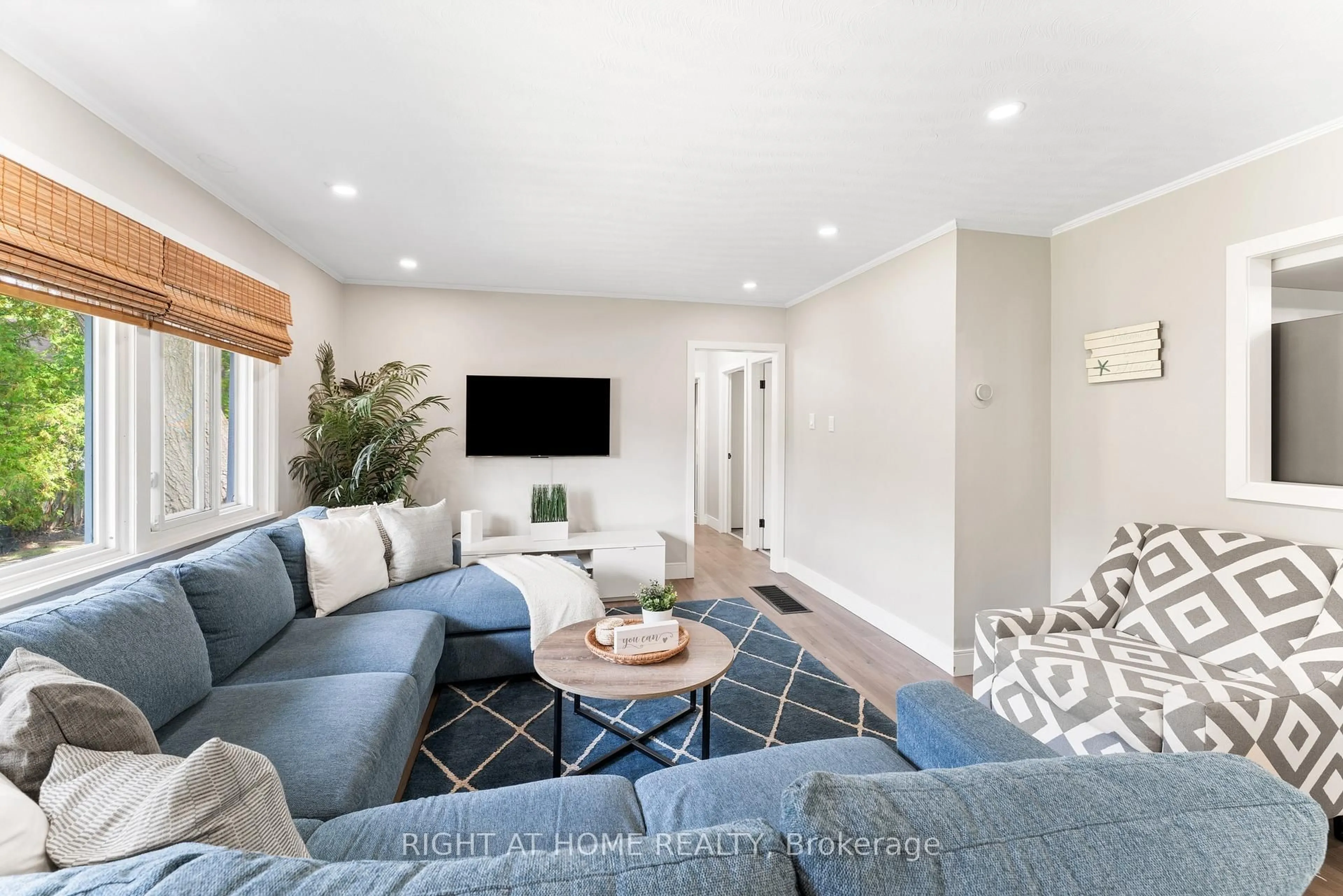 Living room with furniture, unknown for 15 32nd St, Wasaga Beach Ontario L9Z 2S5