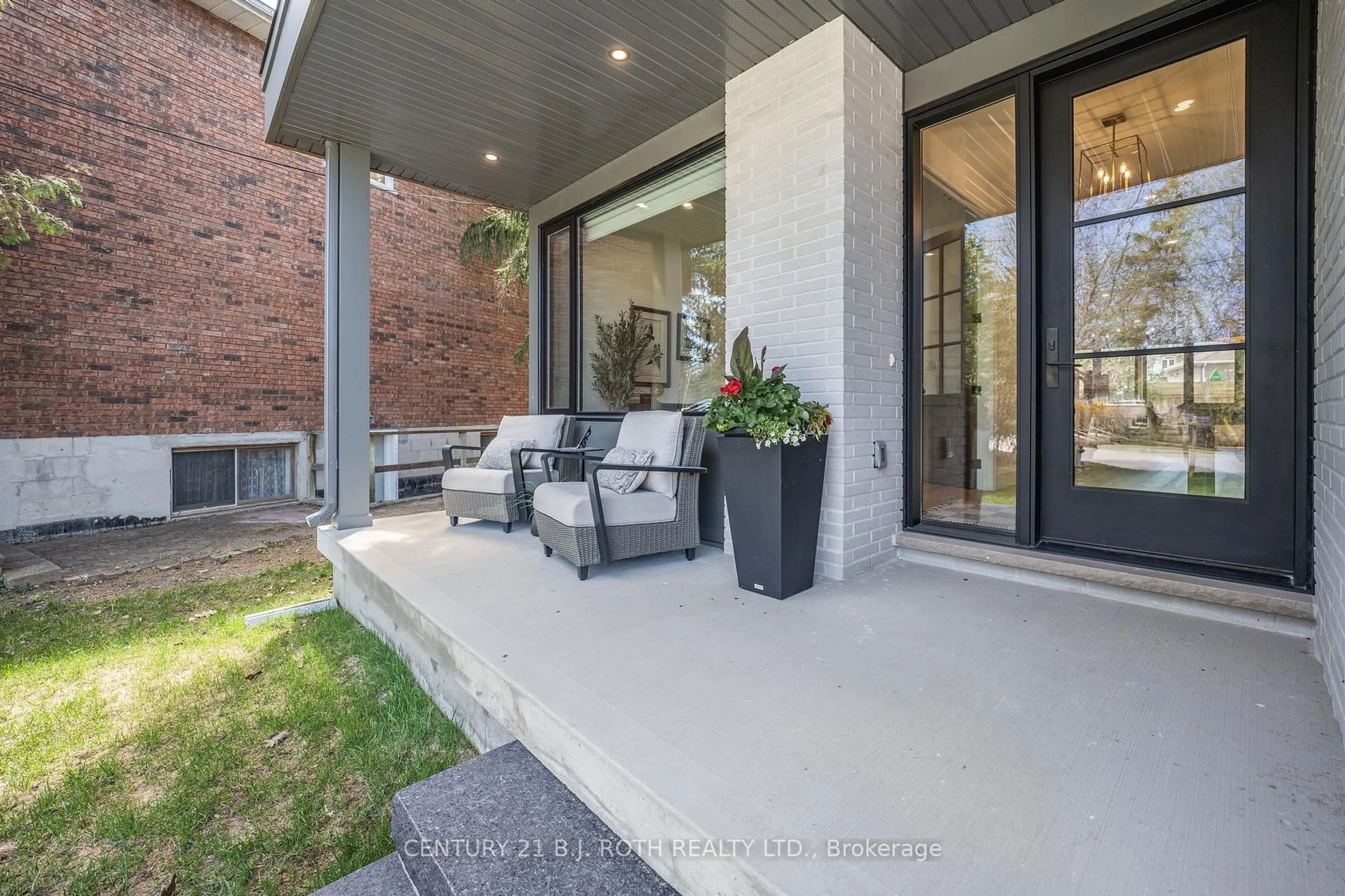 Patio, street for 46 Tyndale Rd, Barrie Ontario L4N 7T1