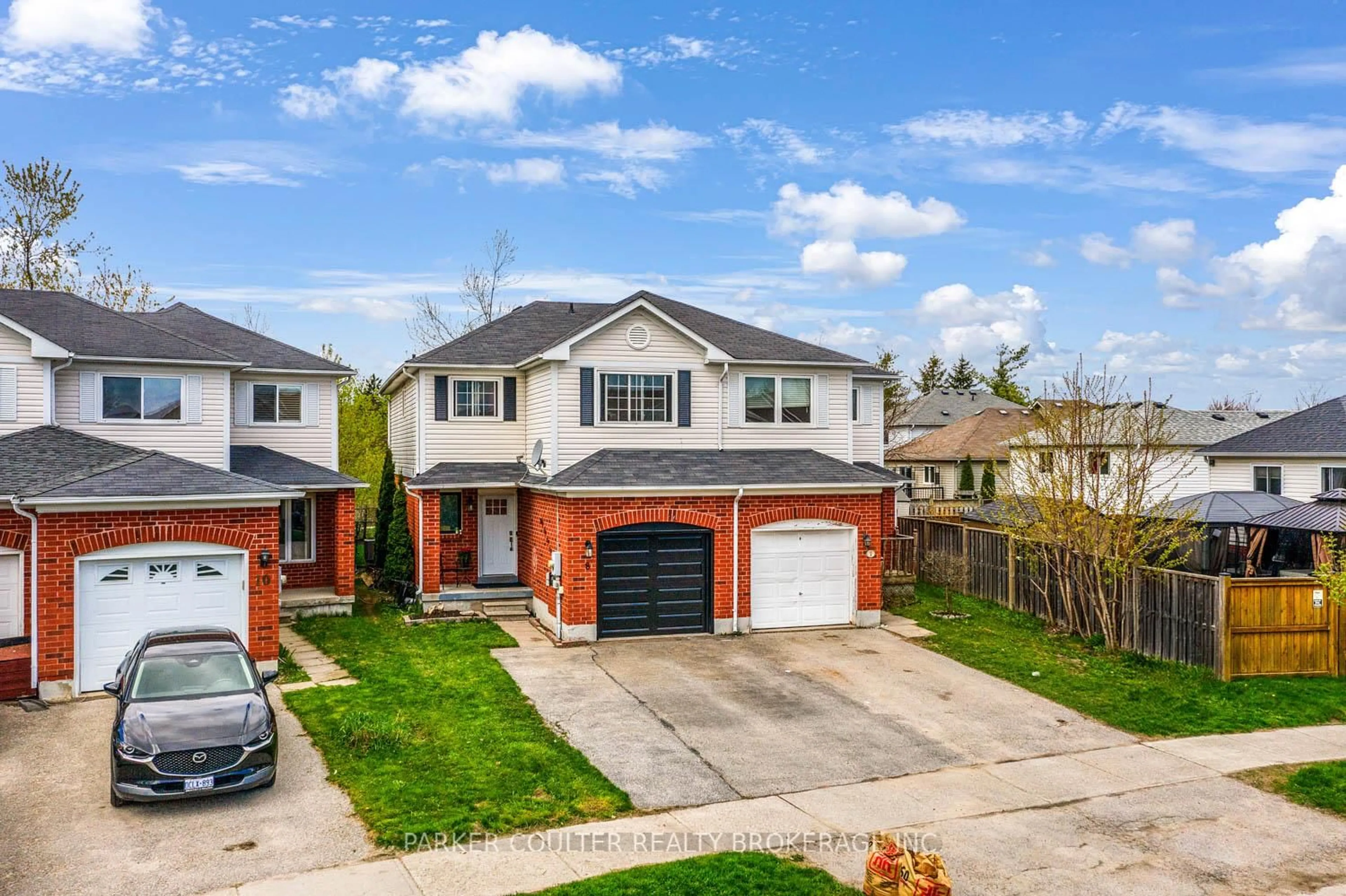 A pic from outside/outdoor area/front of a property/back of a property/a pic from drone, street for 8 Pickett Cres, Barrie Ontario L4N 8B8