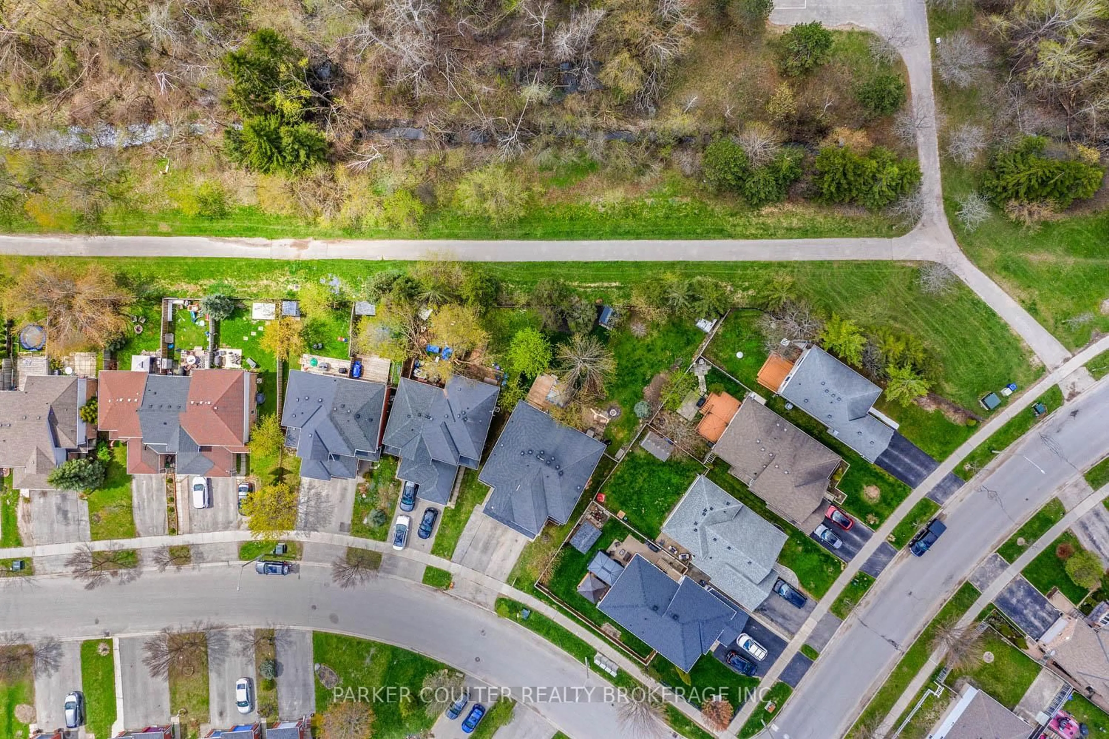 A pic from outside/outdoor area/front of a property/back of a property/a pic from drone, street for 8 Pickett Cres, Barrie Ontario L4N 8B8