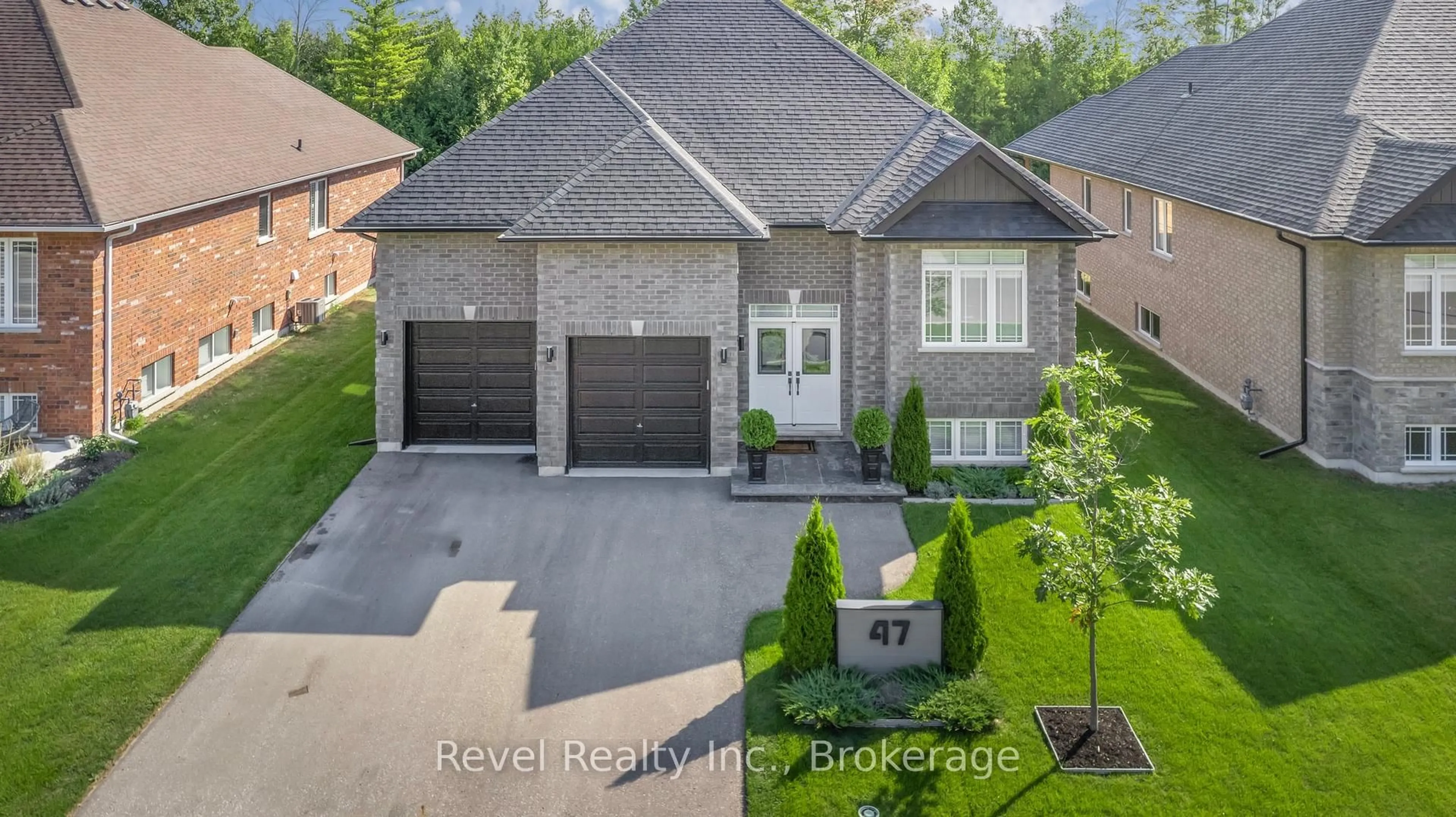A pic from outside/outdoor area/front of a property/back of a property/a pic from drone, street for 47 Natures Tr, Wasaga Beach Ontario L9Z 0H4