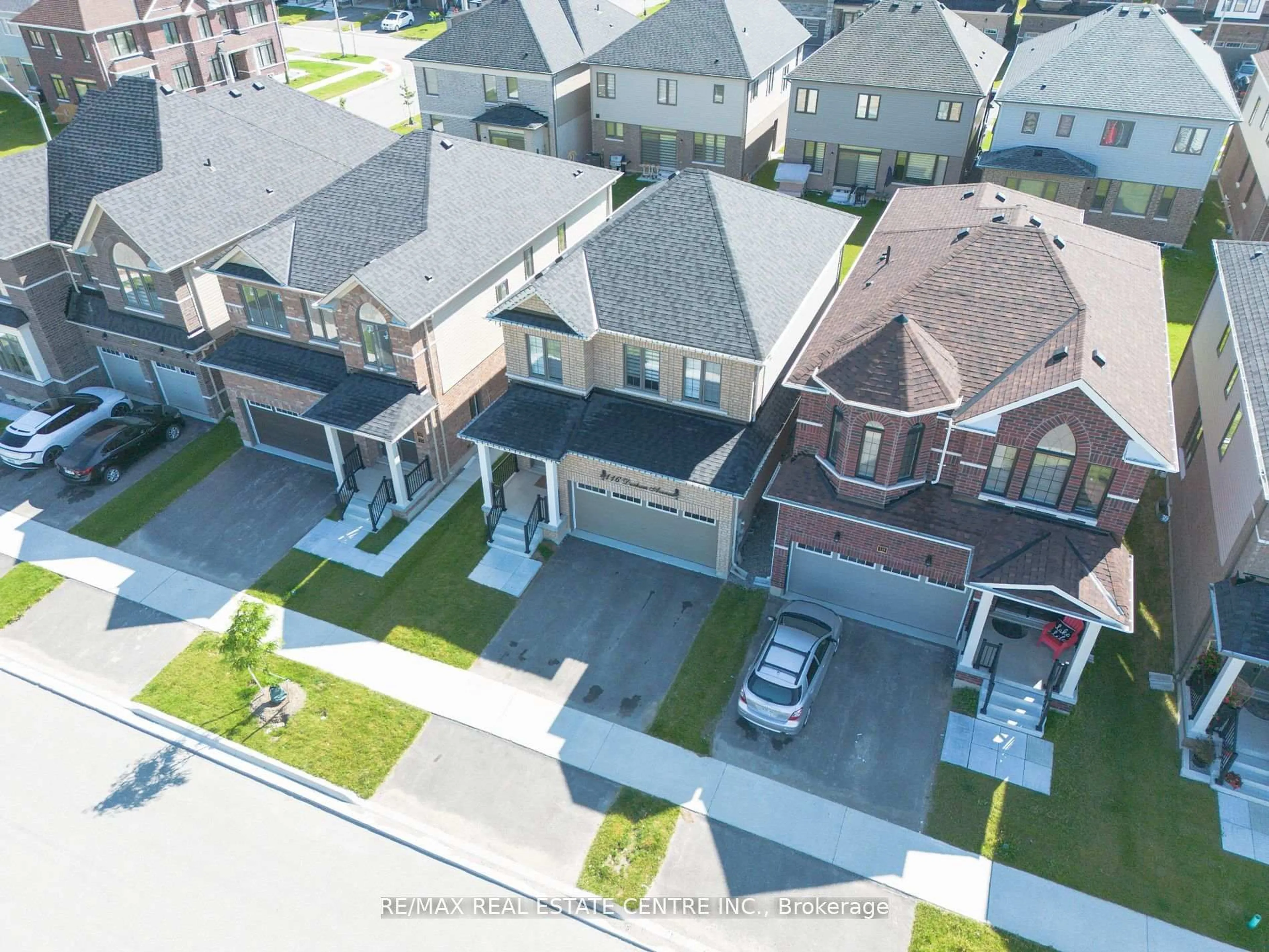 A pic from outside/outdoor area/front of a property/back of a property/a pic from drone, street for 116 DURHAM AVE Ave, Barrie Ontario L9J 0L8