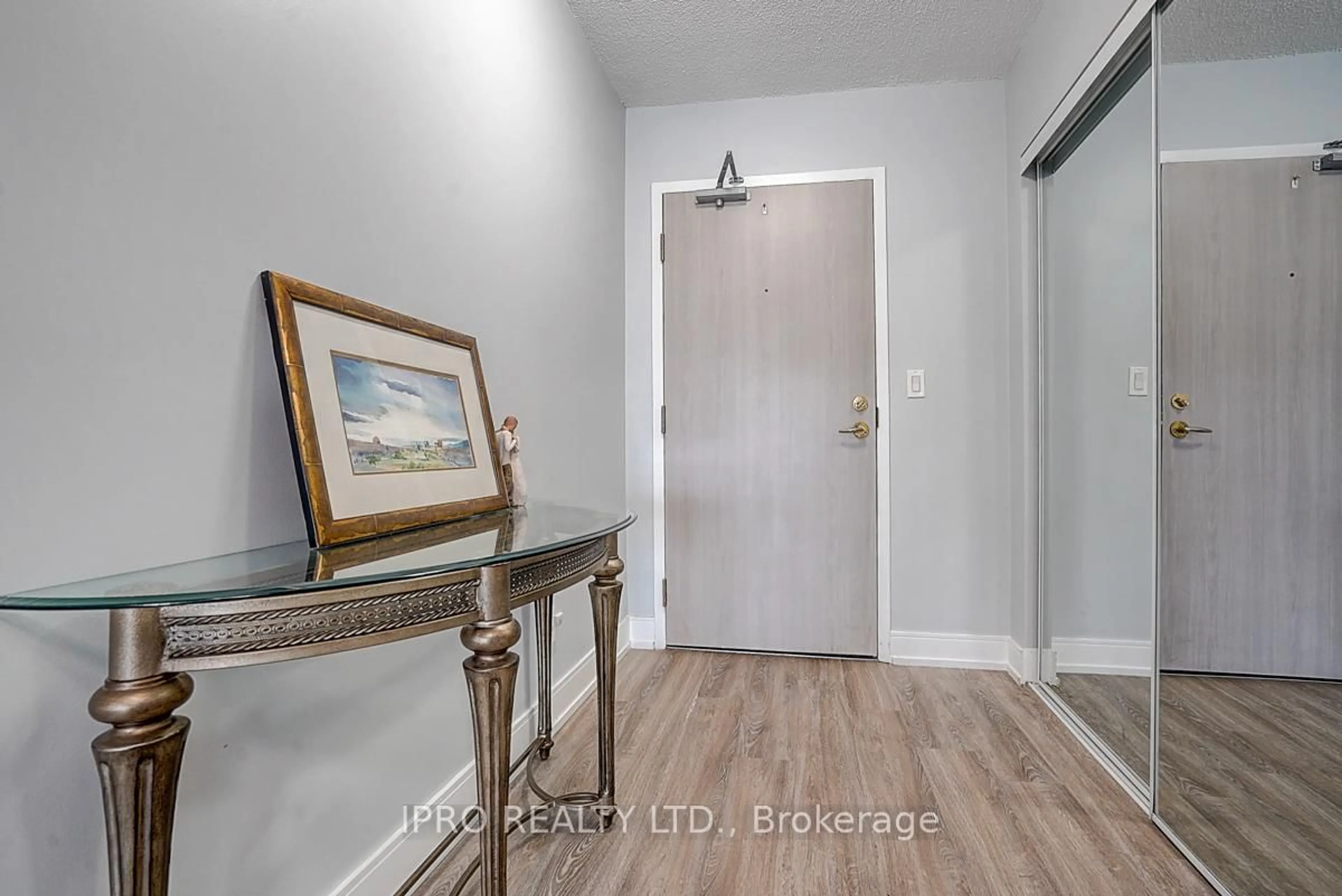 Indoor entryway for 140 Dunlop St #903, Barrie Ontario L4M 6H9