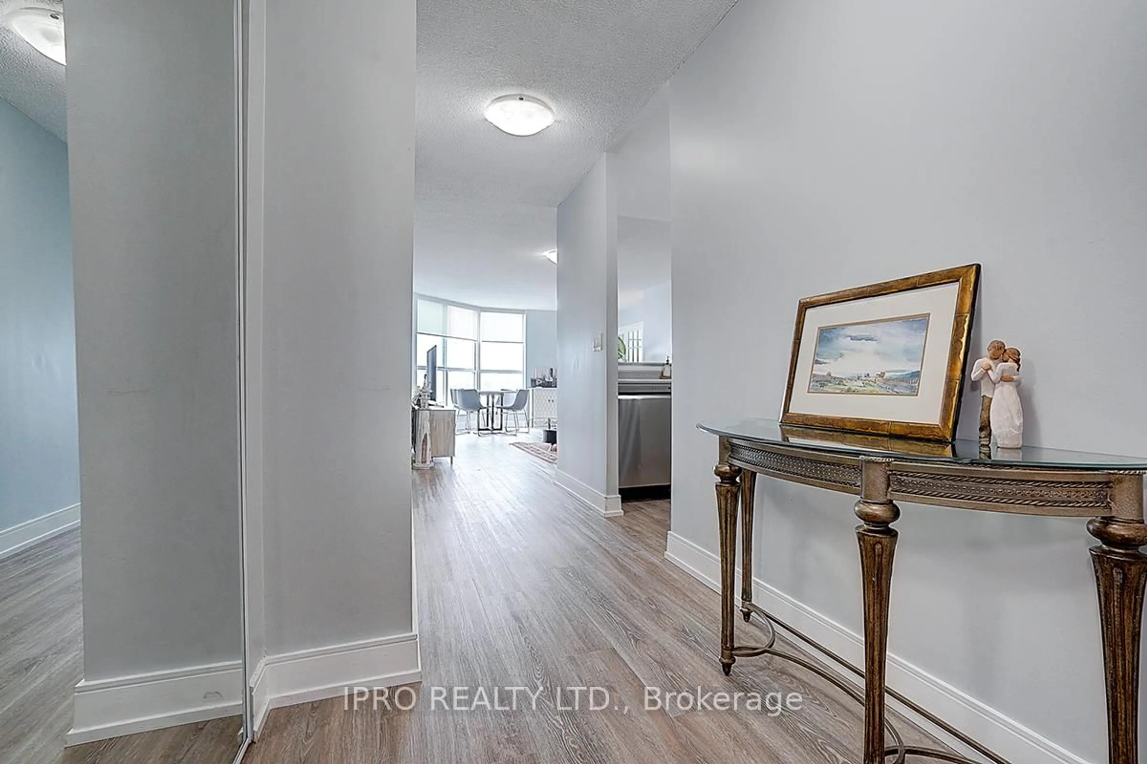 Indoor entryway for 140 Dunlop St #903, Barrie Ontario L4M 6H9