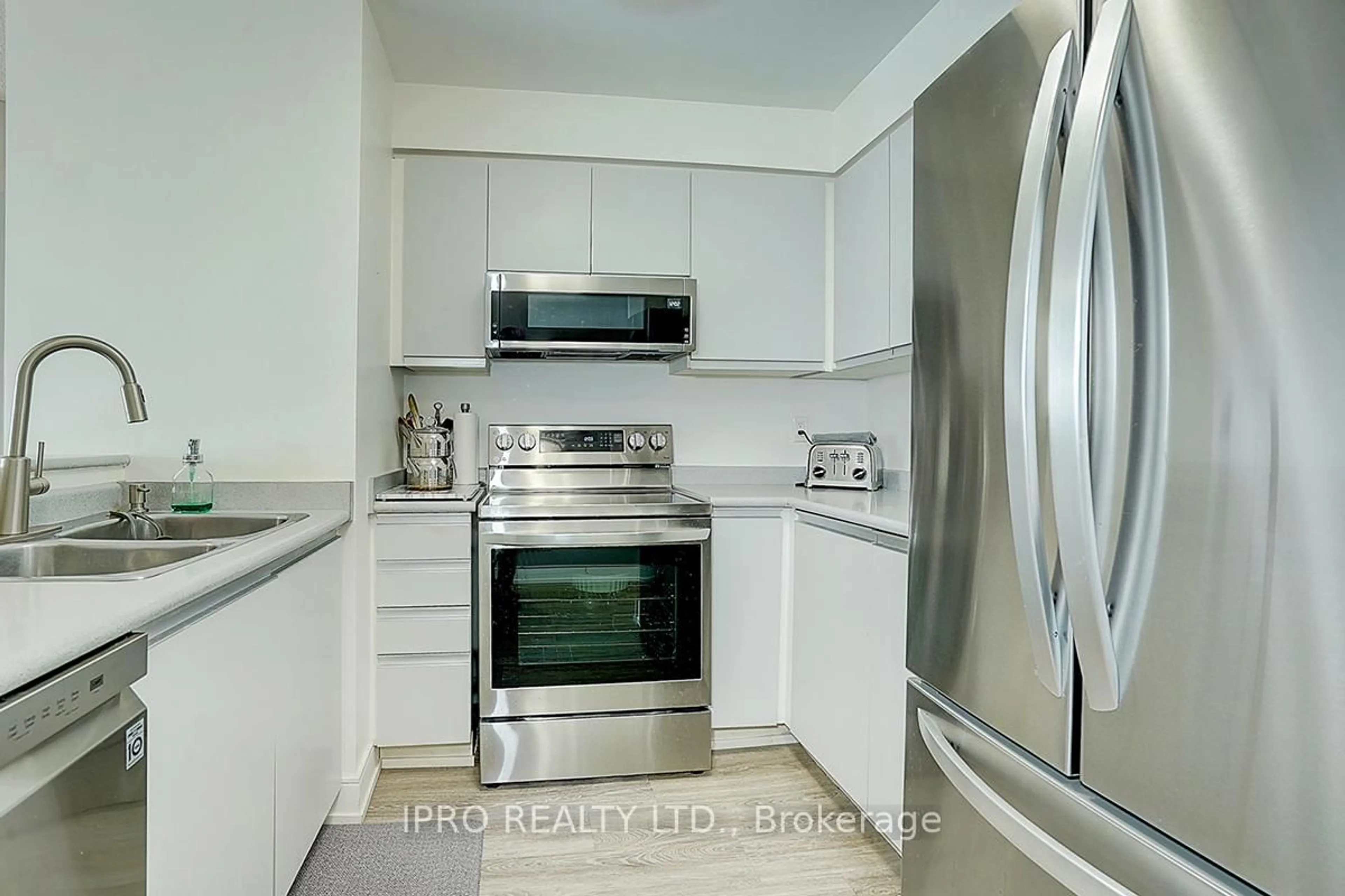 Standard kitchen, unknown for 140 Dunlop St #903, Barrie Ontario L4M 6H9