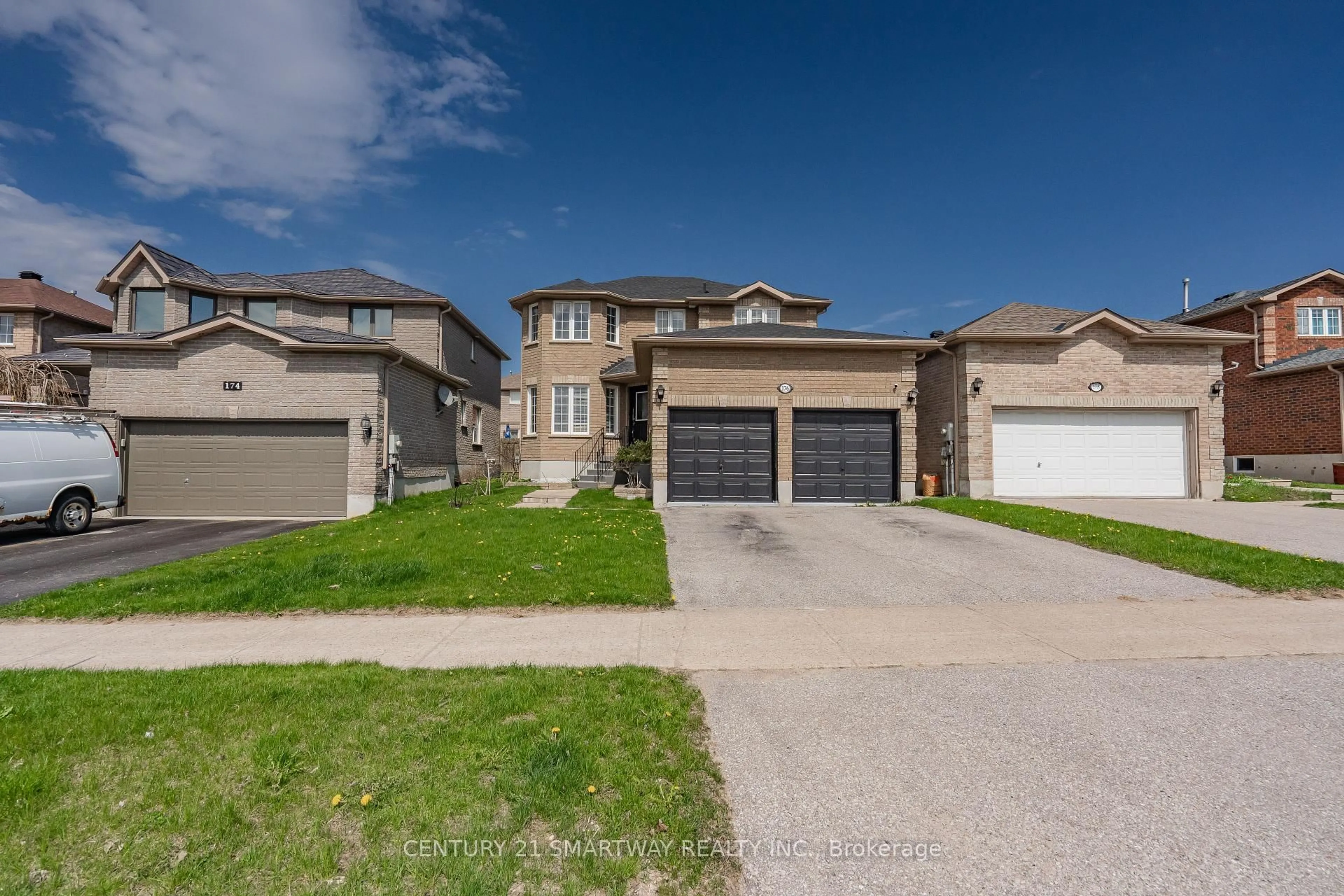 A pic from outside/outdoor area/front of a property/back of a property/a pic from drone, street for 176 Dean Ave, Barrie Ontario L4N 0W1