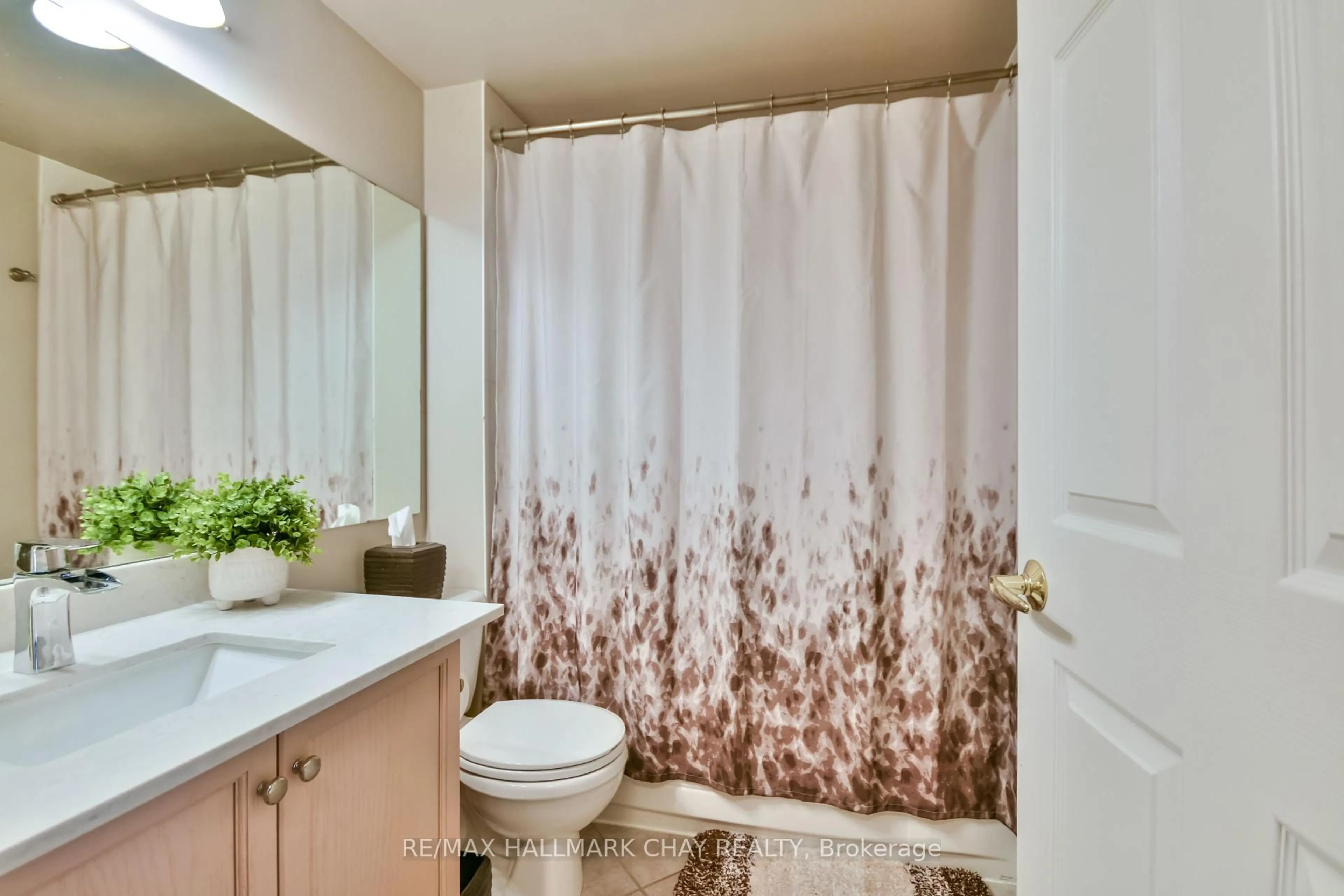 Standard bathroom, unknown for 750 Johnston Park Ave #3012, Collingwood Ontario L9Y 5C7