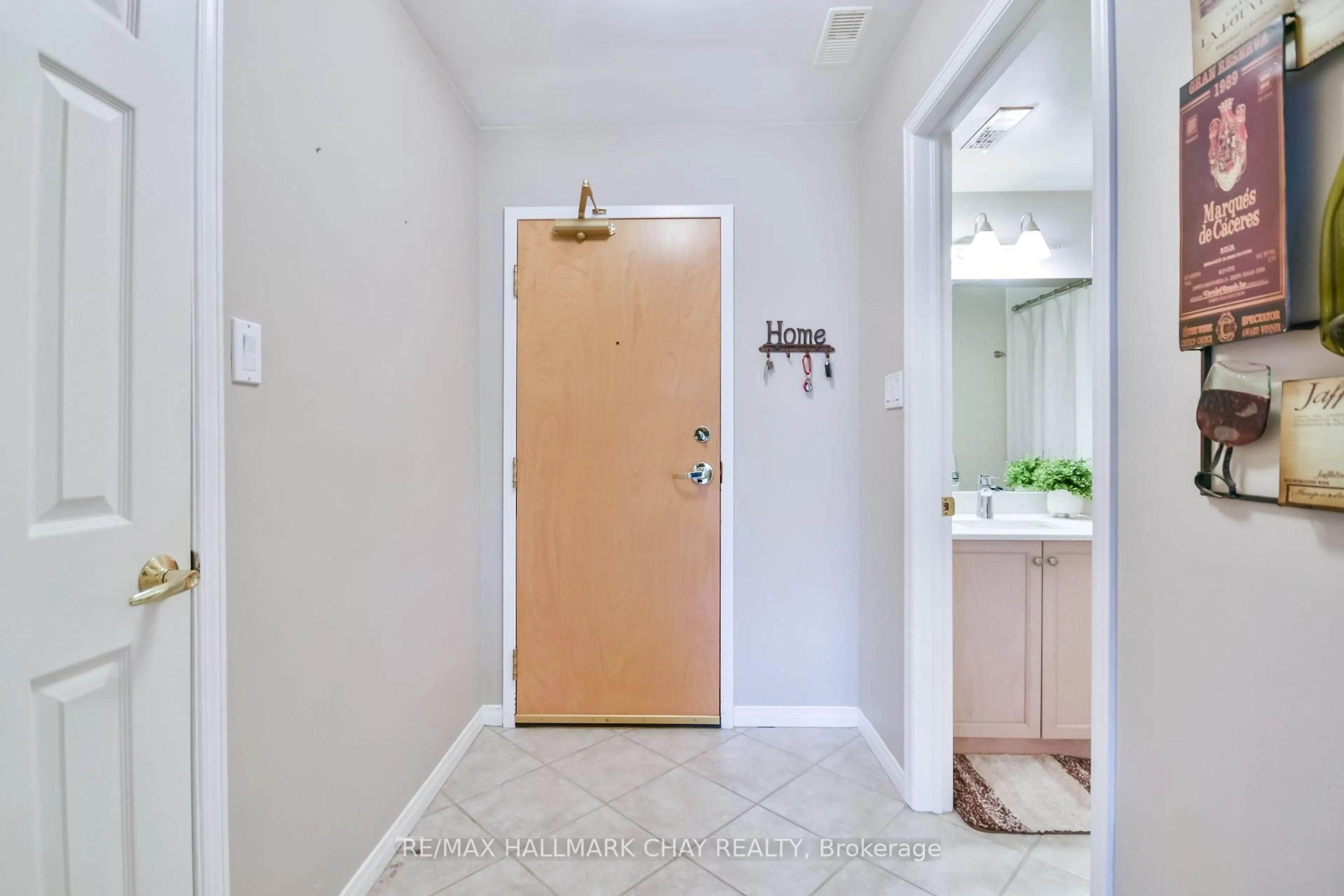 Indoor entryway for 750 Johnston Park Ave #3012, Collingwood Ontario L9Y 5C7
