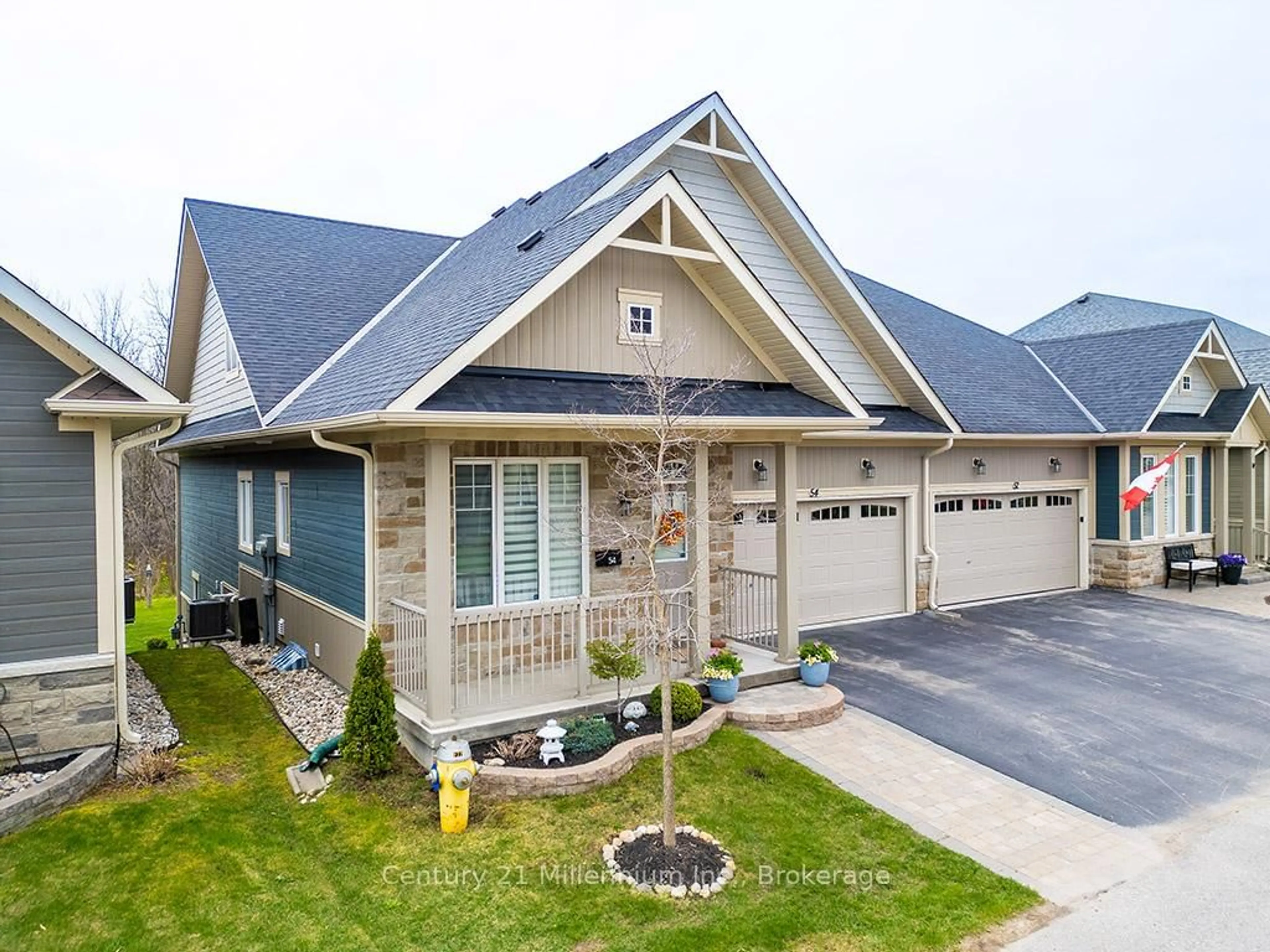Home with vinyl exterior material, street for 54 Kari Cres, Collingwood Ontario L9Y 0Z6