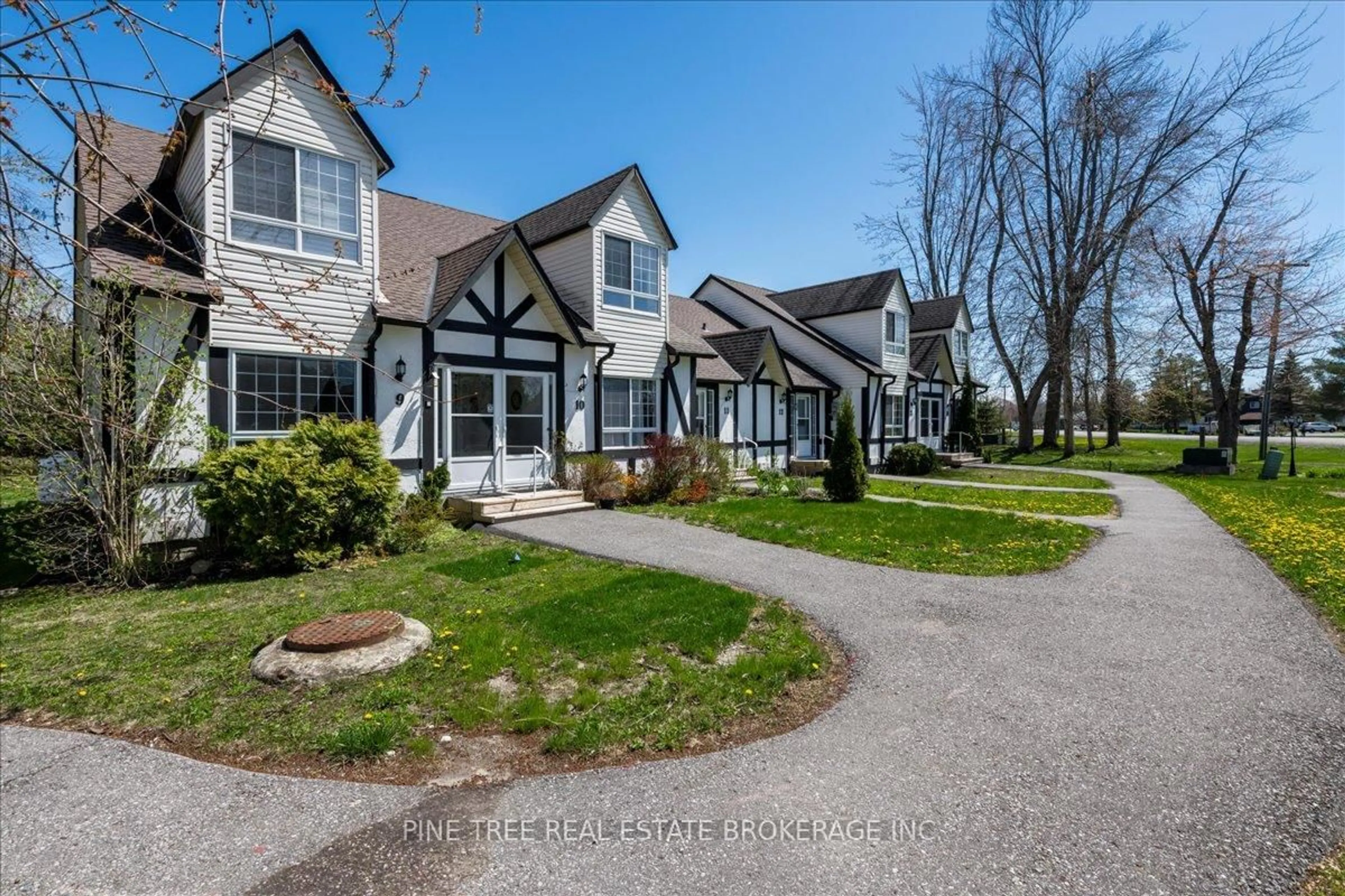 A pic from outside/outdoor area/front of a property/back of a property/a pic from drone, street for 81 Laguna Pkwy #12, Ramara Ontario L0K 1B0