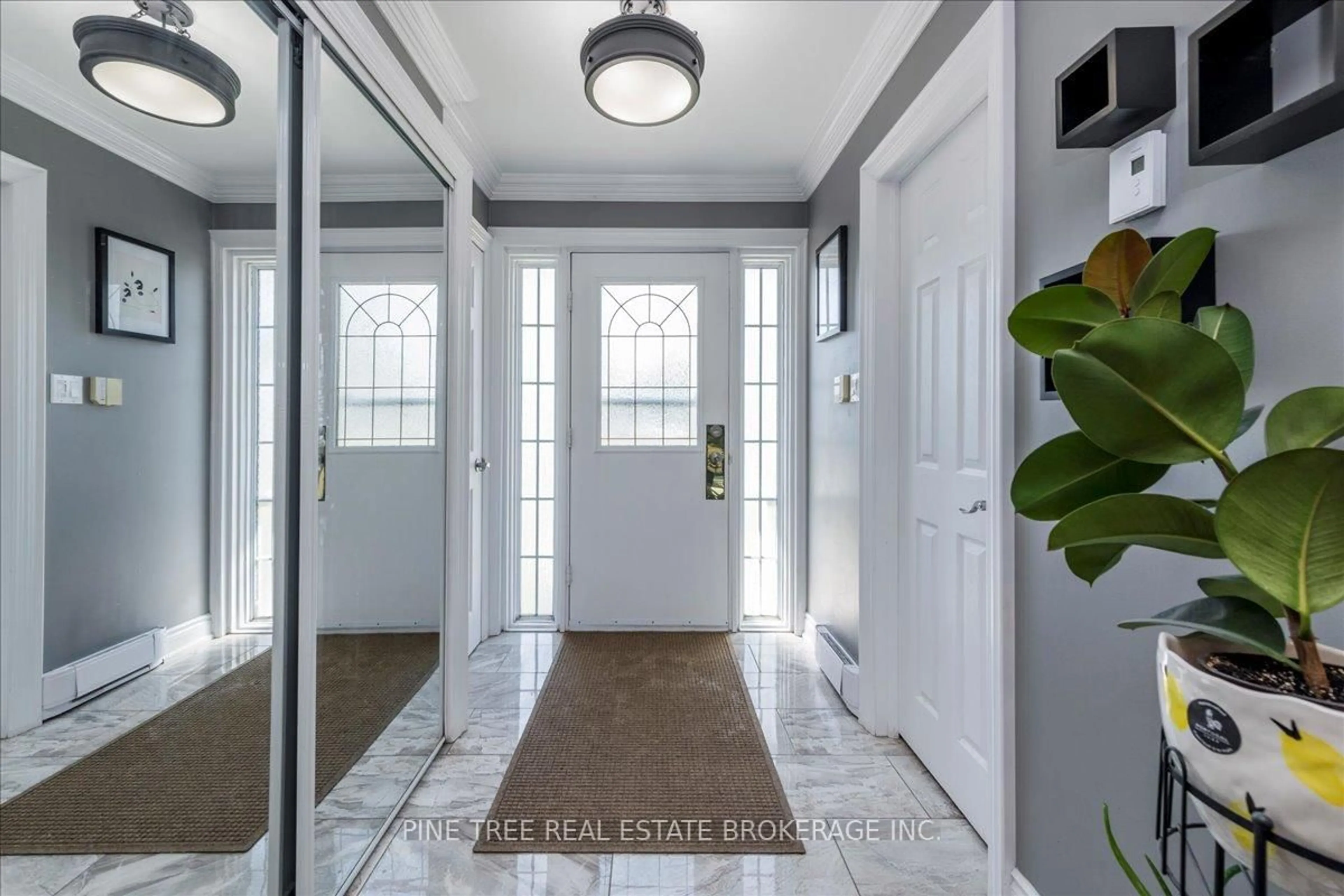 Indoor entryway for 81 Laguna Pkwy #12, Ramara Ontario L0K 1B0