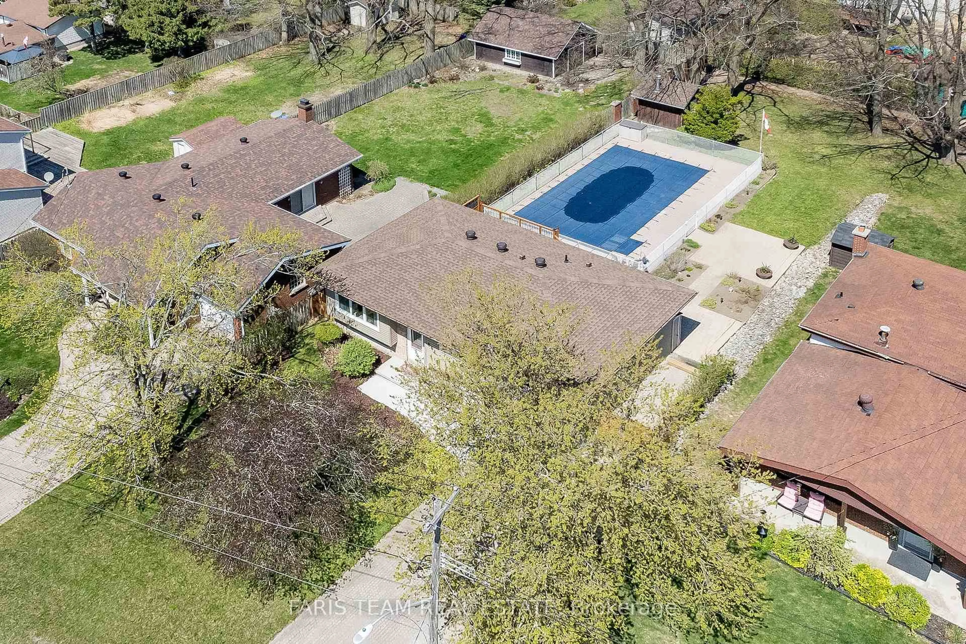 A pic from outside/outdoor area/front of a property/back of a property/a pic from drone, water/lake/river/ocean view for 661 Manly St, Midland Ontario L4R 3G7