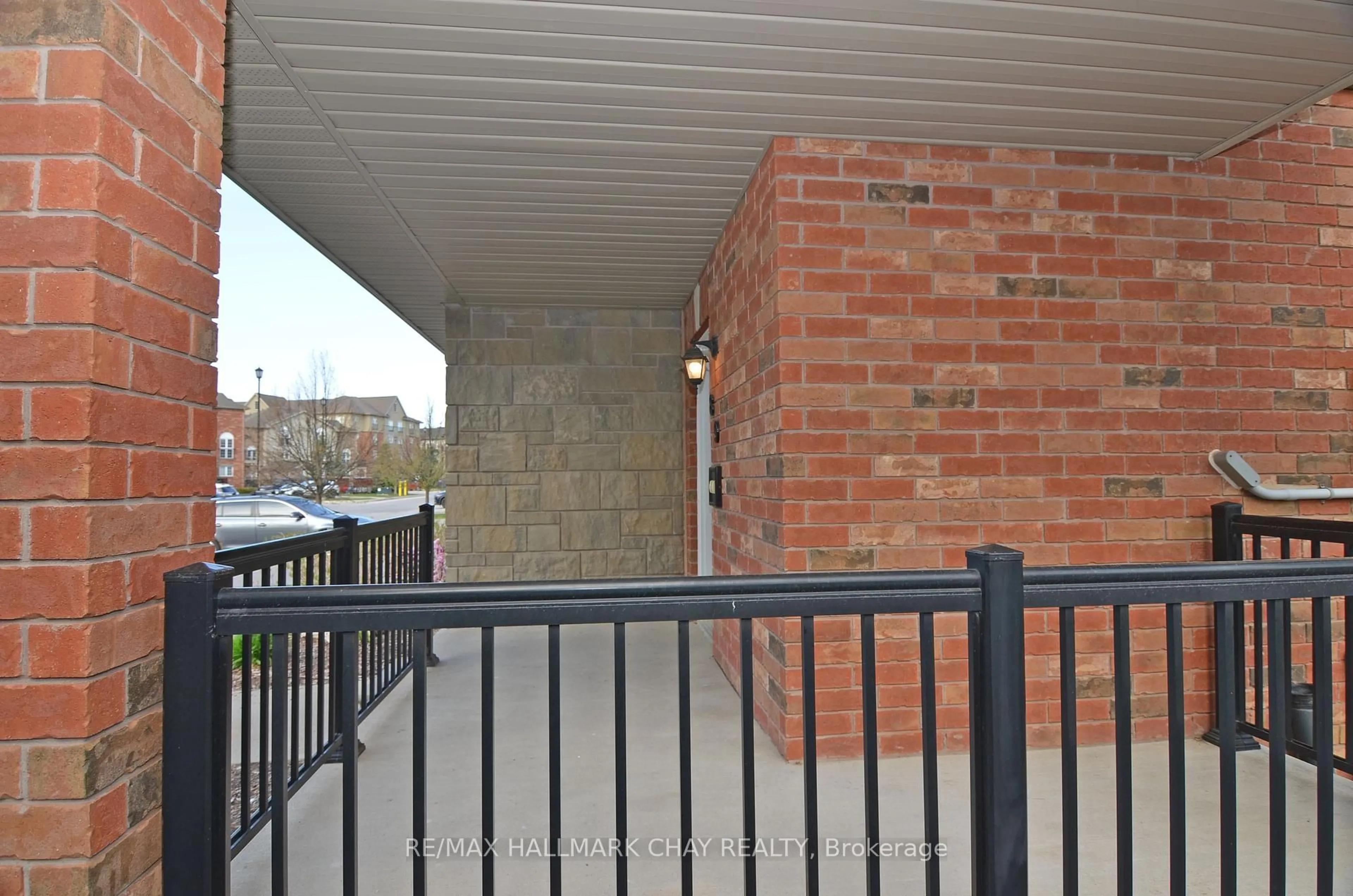 Unknown for 49 Ferndale Dr #8, Barrie Ontario L4N 5W9