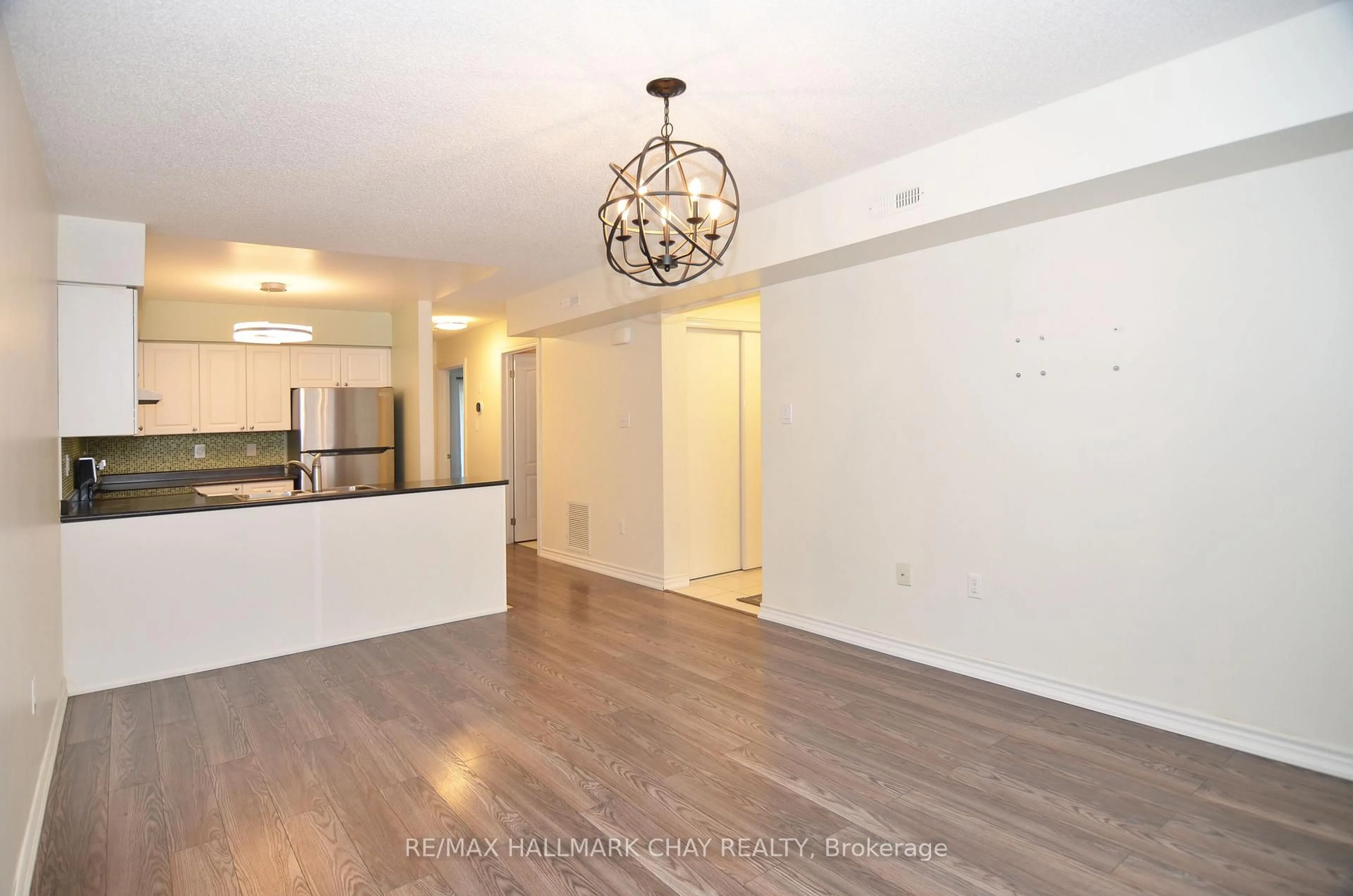 Unknown for 49 Ferndale Dr #8, Barrie Ontario L4N 5W9