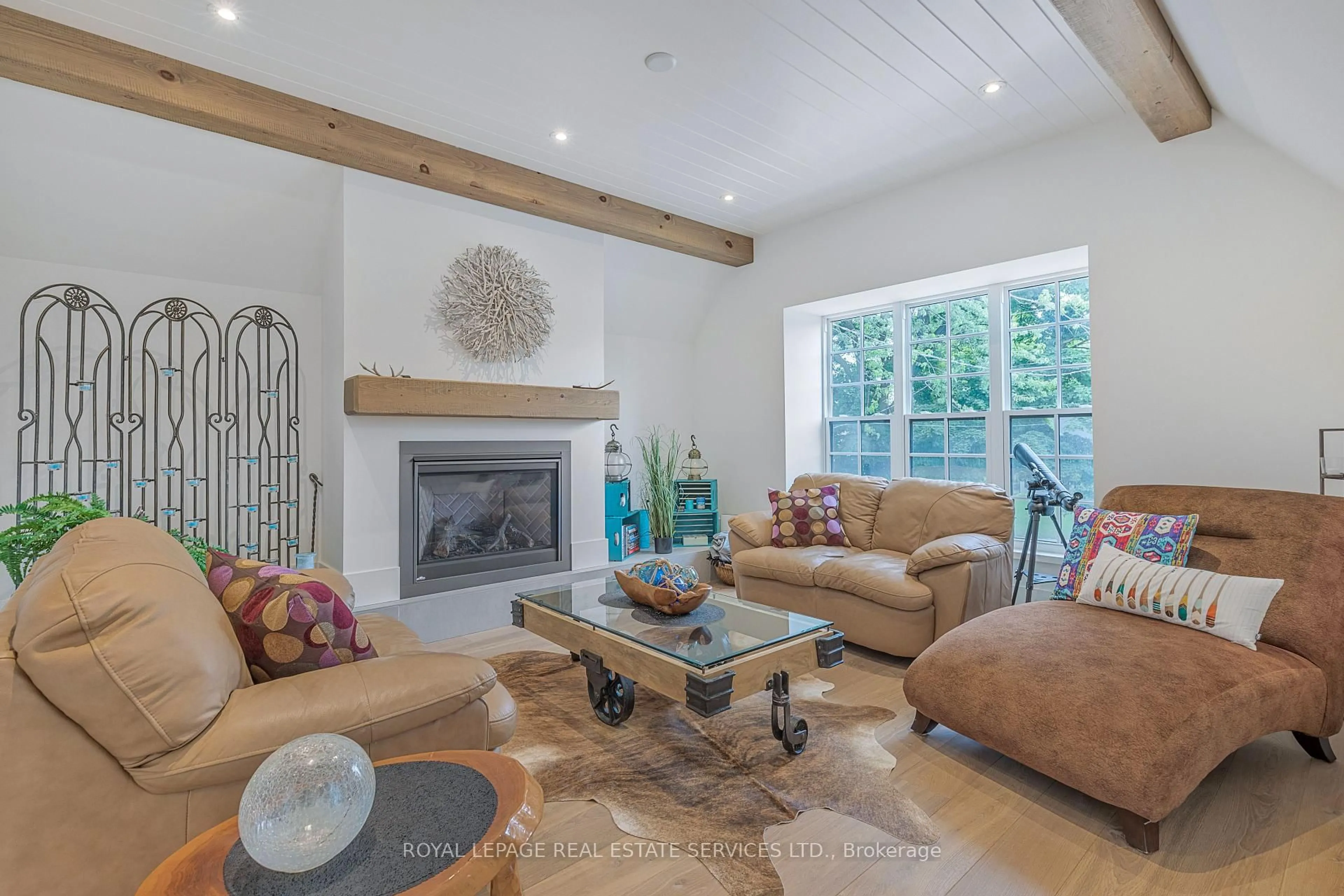 Living room with furniture, unknown for 53 Niagara St, Collingwood Ontario L9Y 3X1