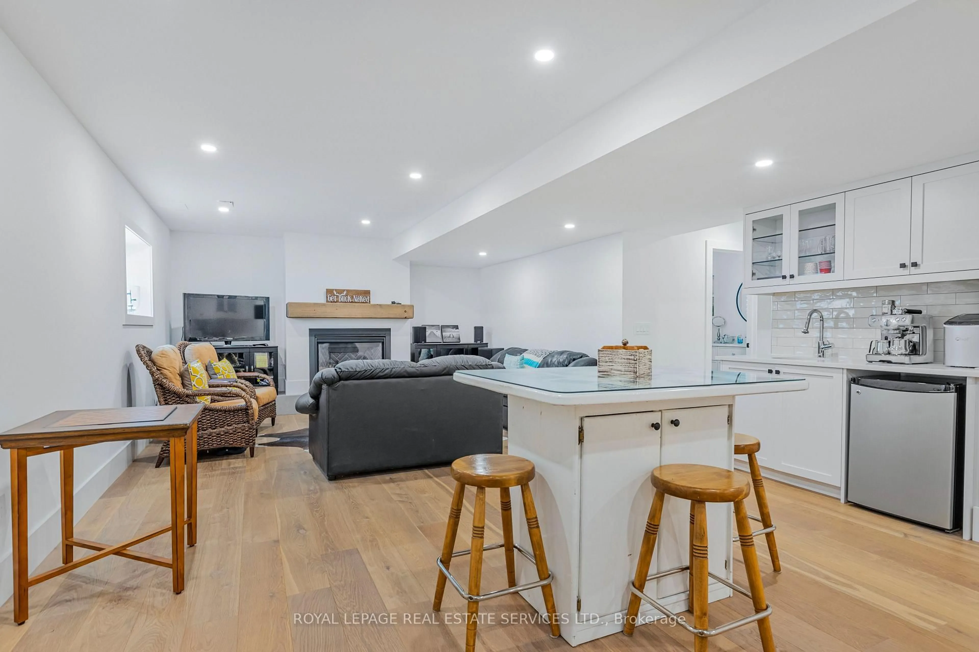 Open concept kitchen, unknown for 53 Niagara St, Collingwood Ontario L9Y 3X1